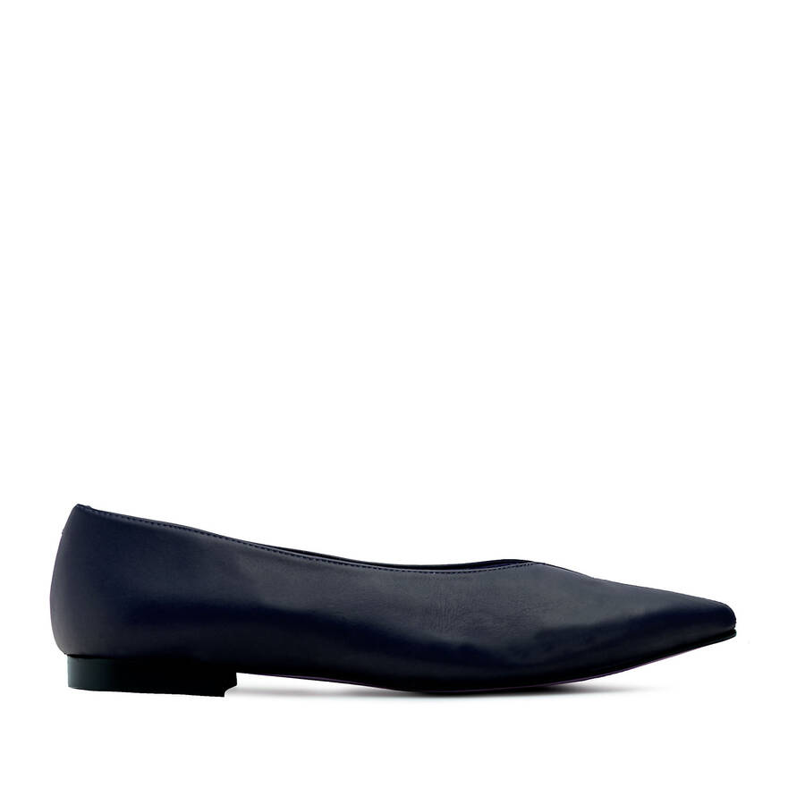 Flat Slip-on Shoes in Navy Leather 