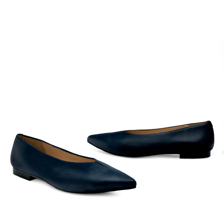 Flat Slip-on Shoes in Navy Leather 