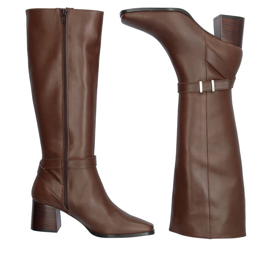 High boot in brown leather 