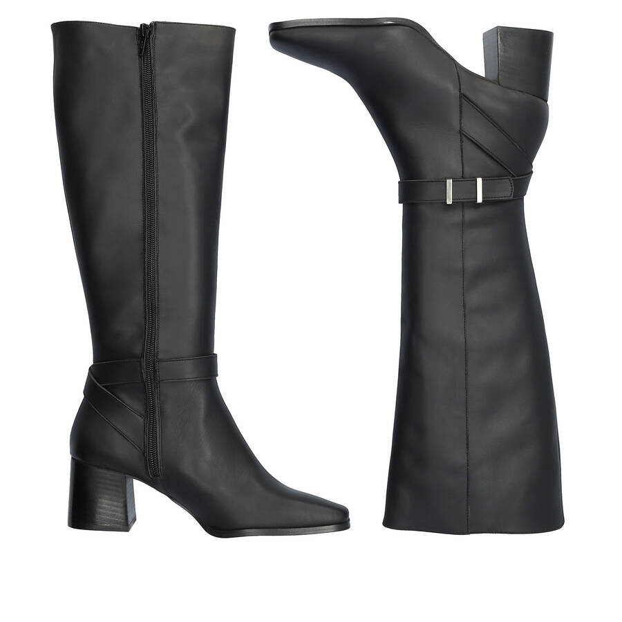 High boot in black leather 