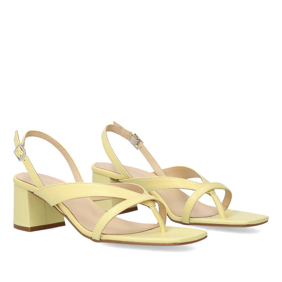 Heeled sandals in yellow leather 