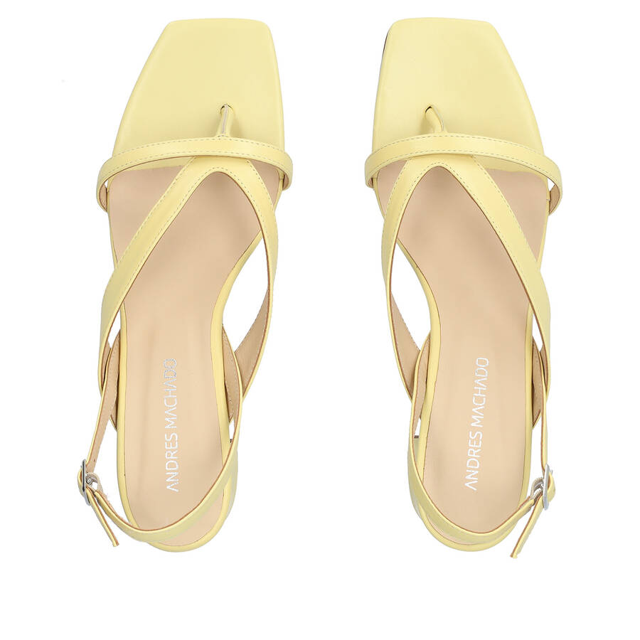 Heeled sandals in yellow leather 