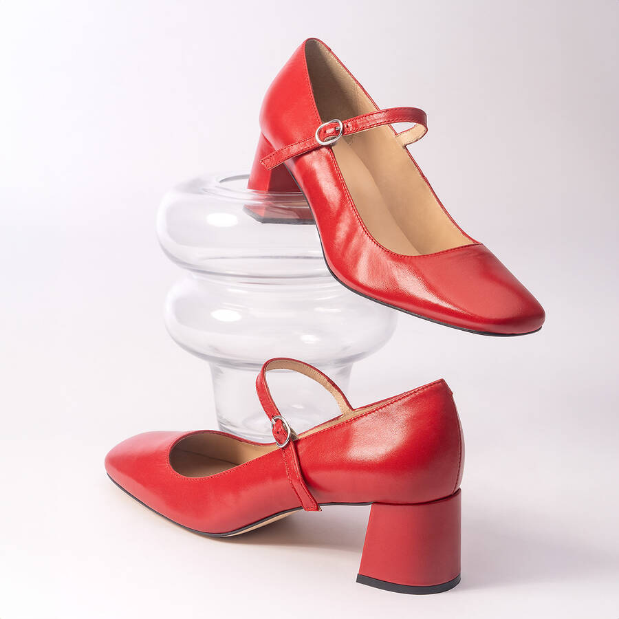 Leather heeled shoe in red leather 