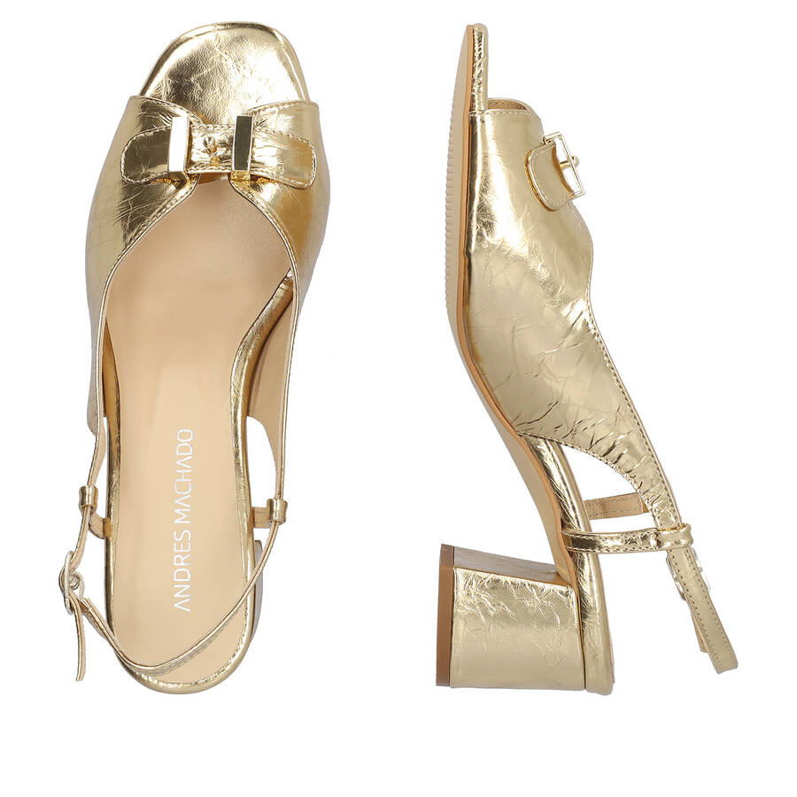 Heeled sandals in golden leather 