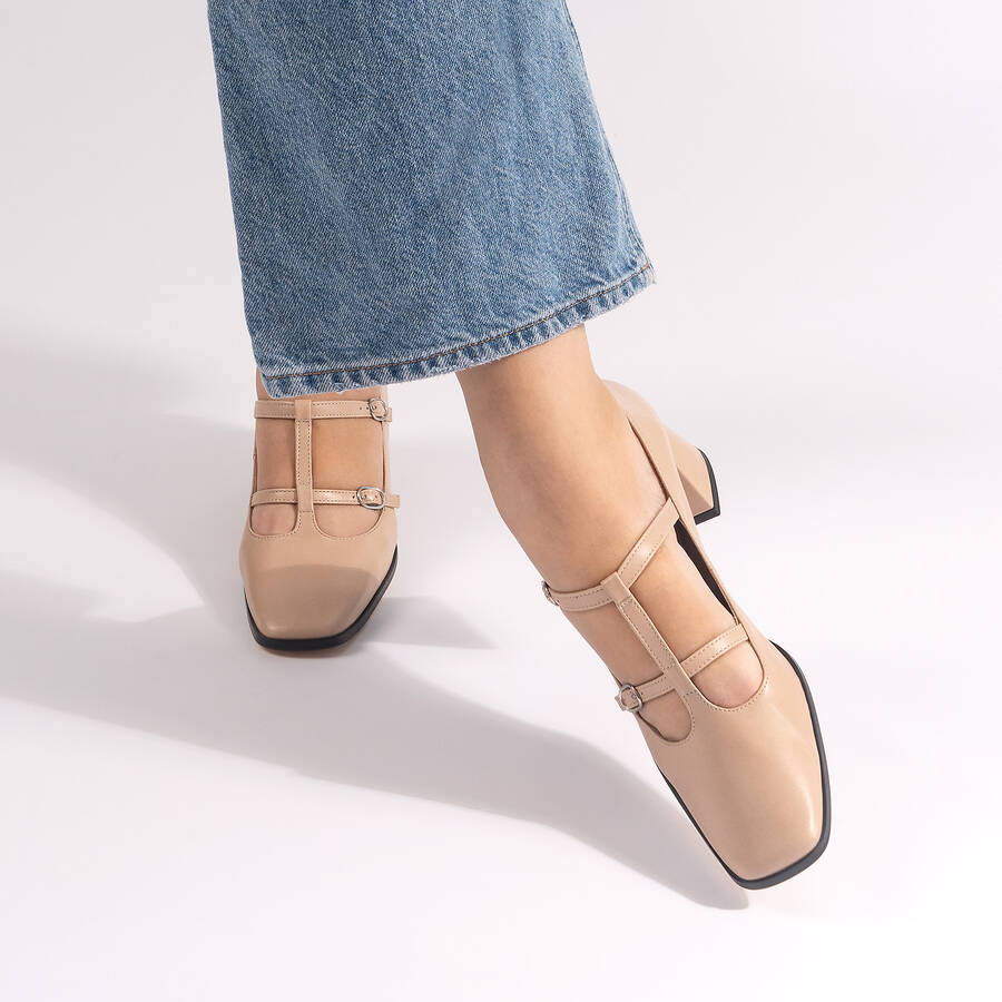 Court sand colour leather heeled shoes. 