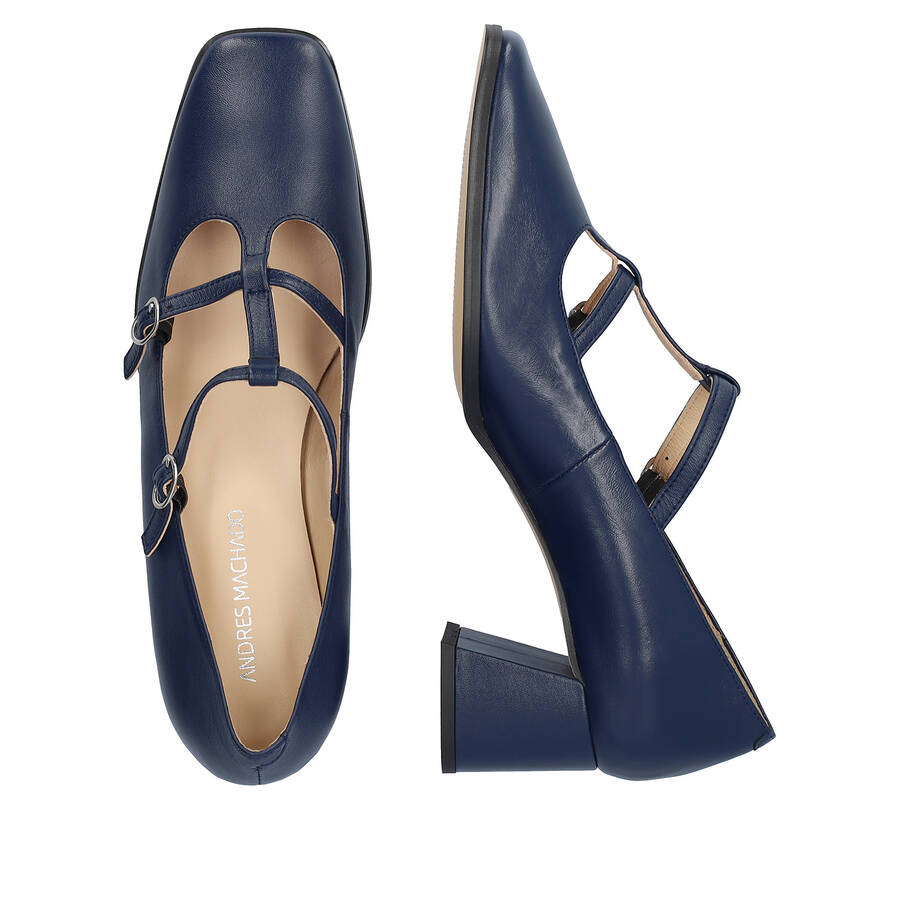 Court navy leather heeled shoes. 