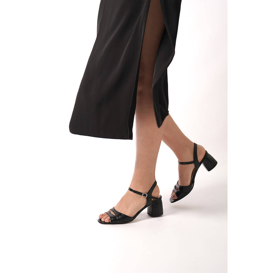 Heeled leather sandals in black colour 