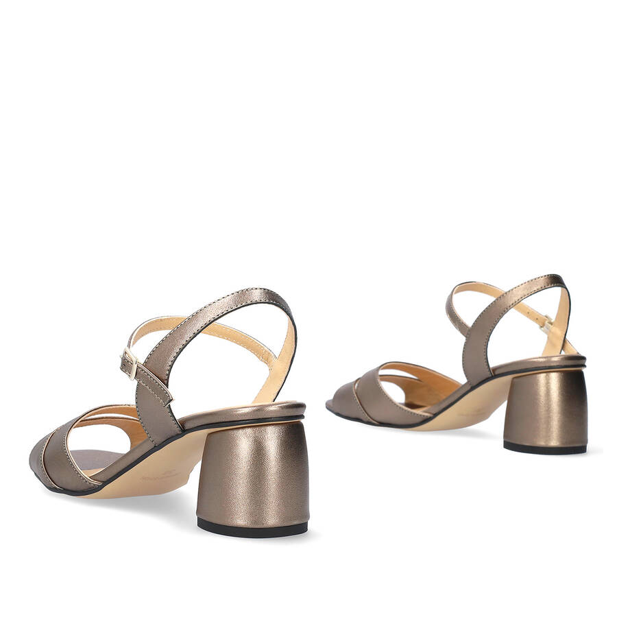 Heeled leather sandals in metallic grey colour 