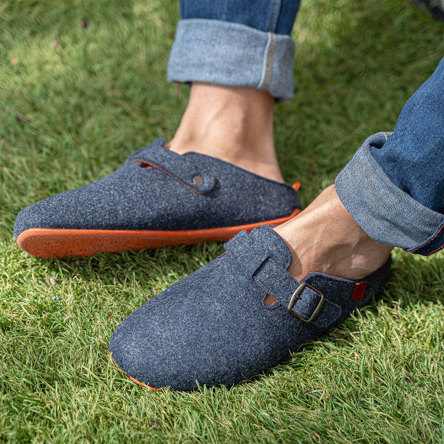 Zapatillas de estar por casa con hebilla Unisex y tejido fieltro Azul. 