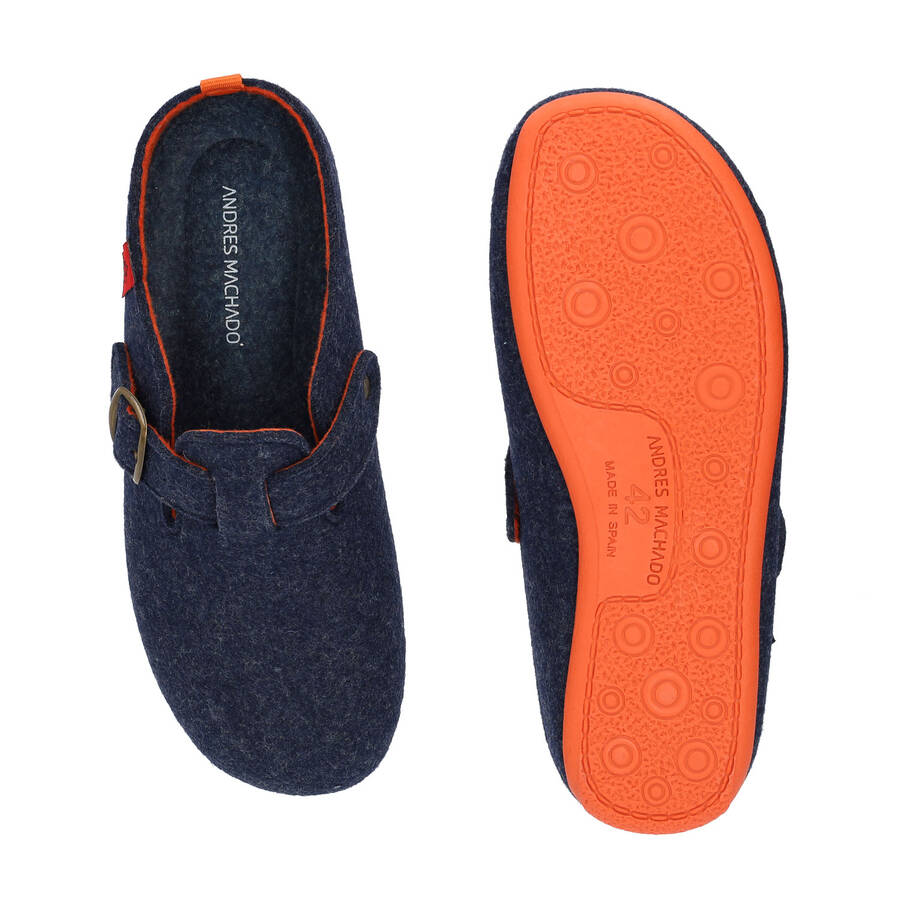 Unisex home slippers in blue felt and buckle detail 