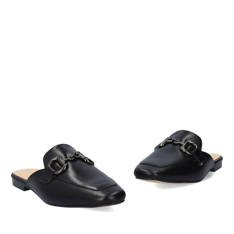 Flat slingback loafer in black leather 