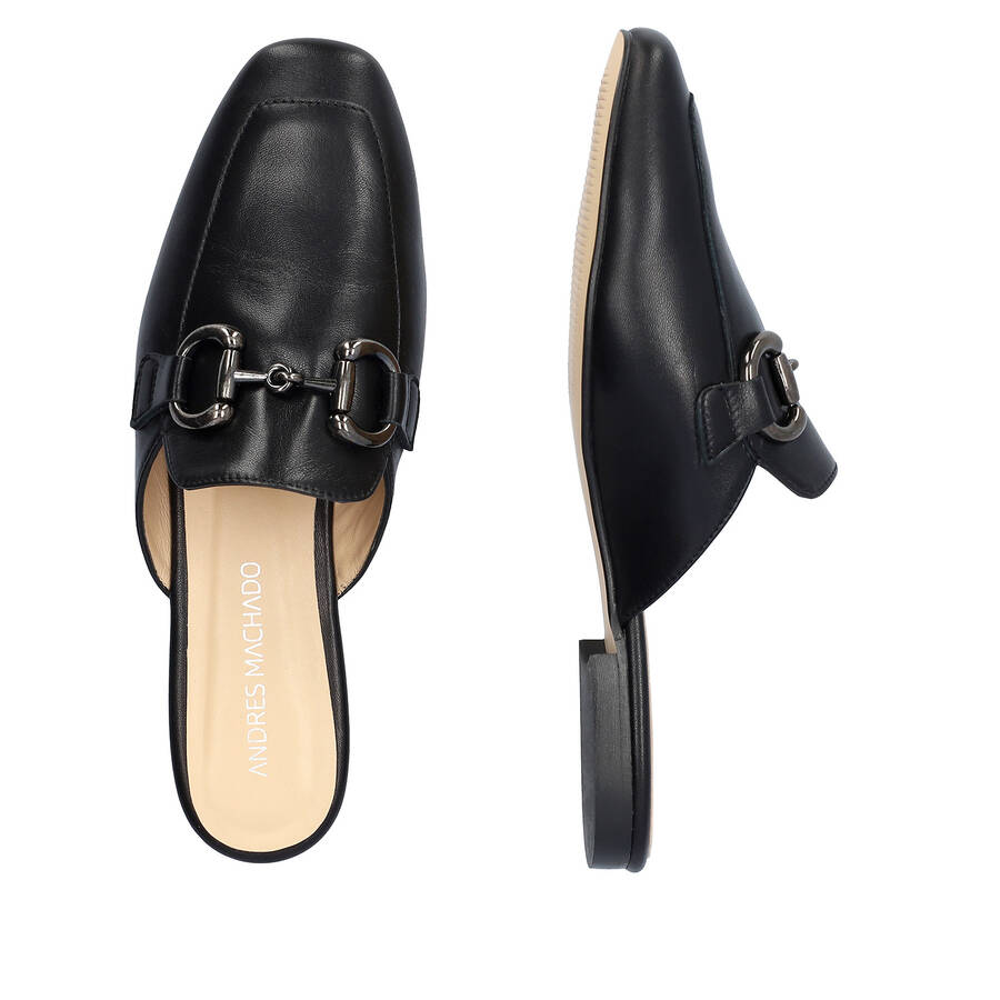 Flat slingback loafer in black leather 