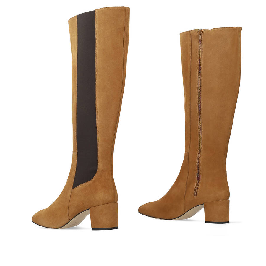 Knee-high boots in saddle colour split leather 