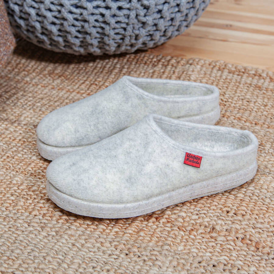 Very comfortable White Felt Slippers with footbed 