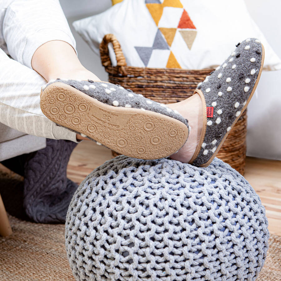 Slippers in Anthracite Wool with dots 