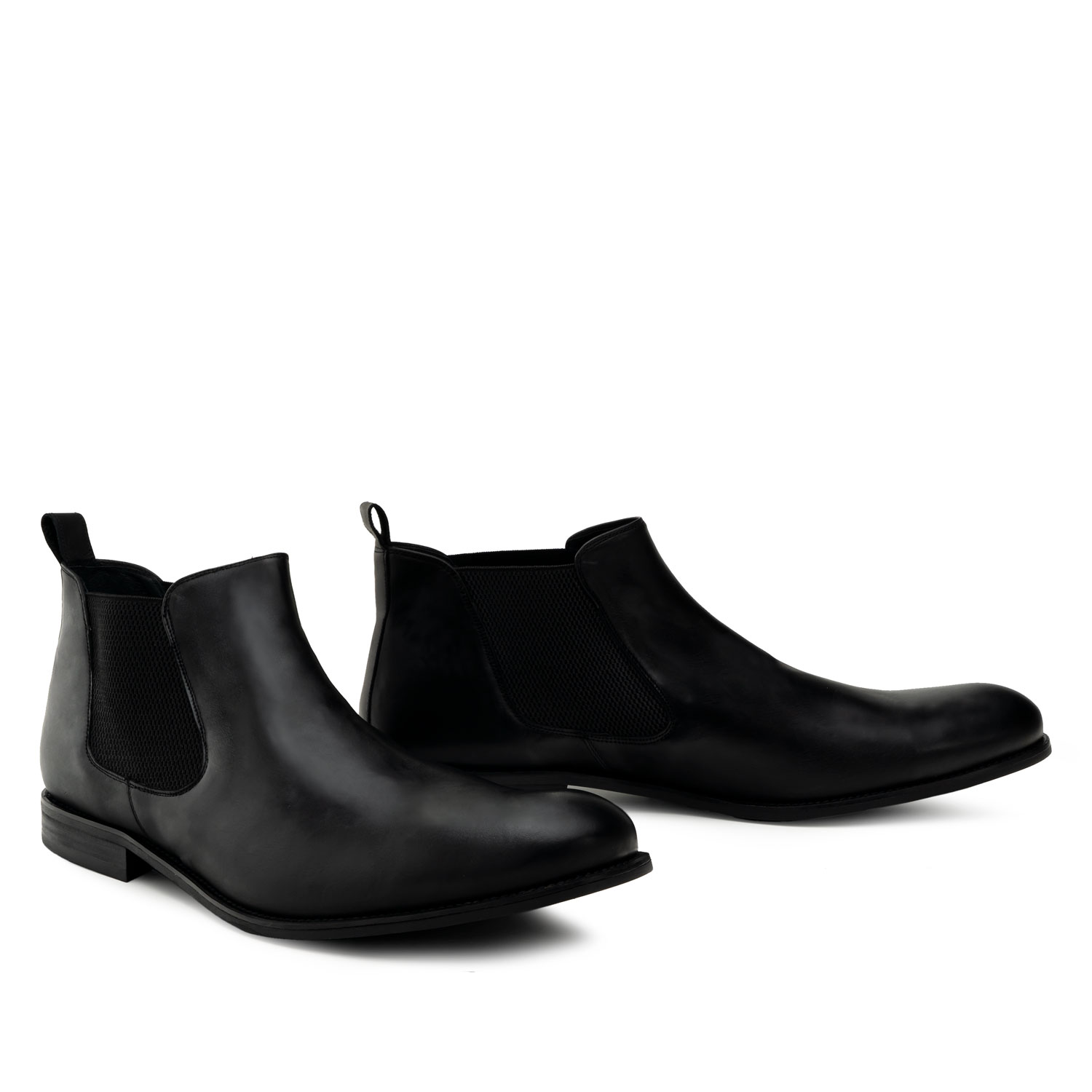 Chelsea Boots in Black Leather 
