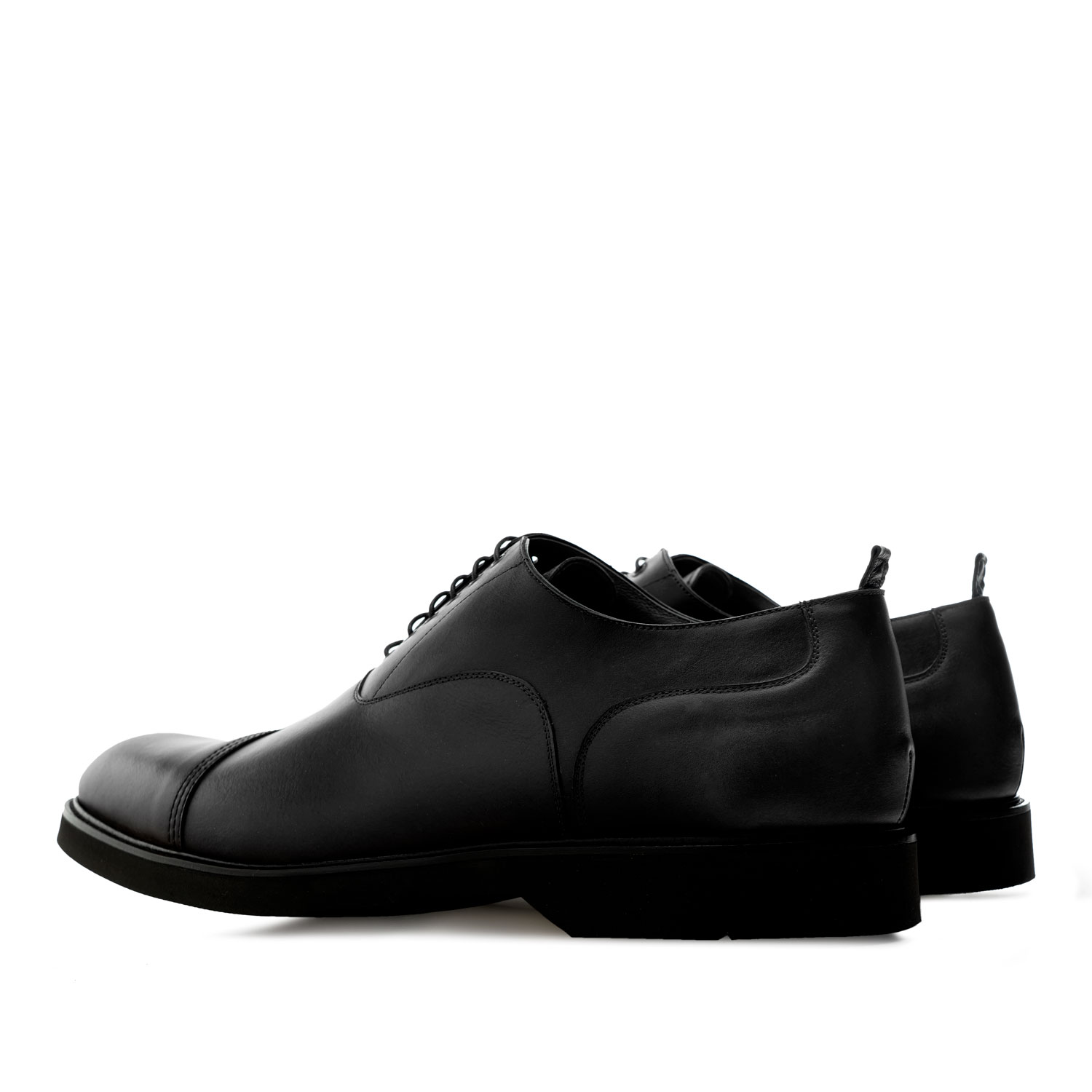 Herrenschuhe im Oxford-Stil aus schwarzem Leder 
