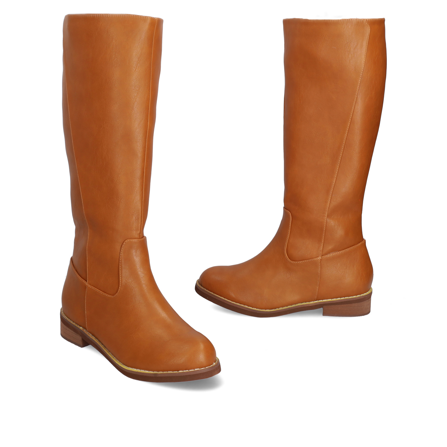 Flat boots in camel faux leather 