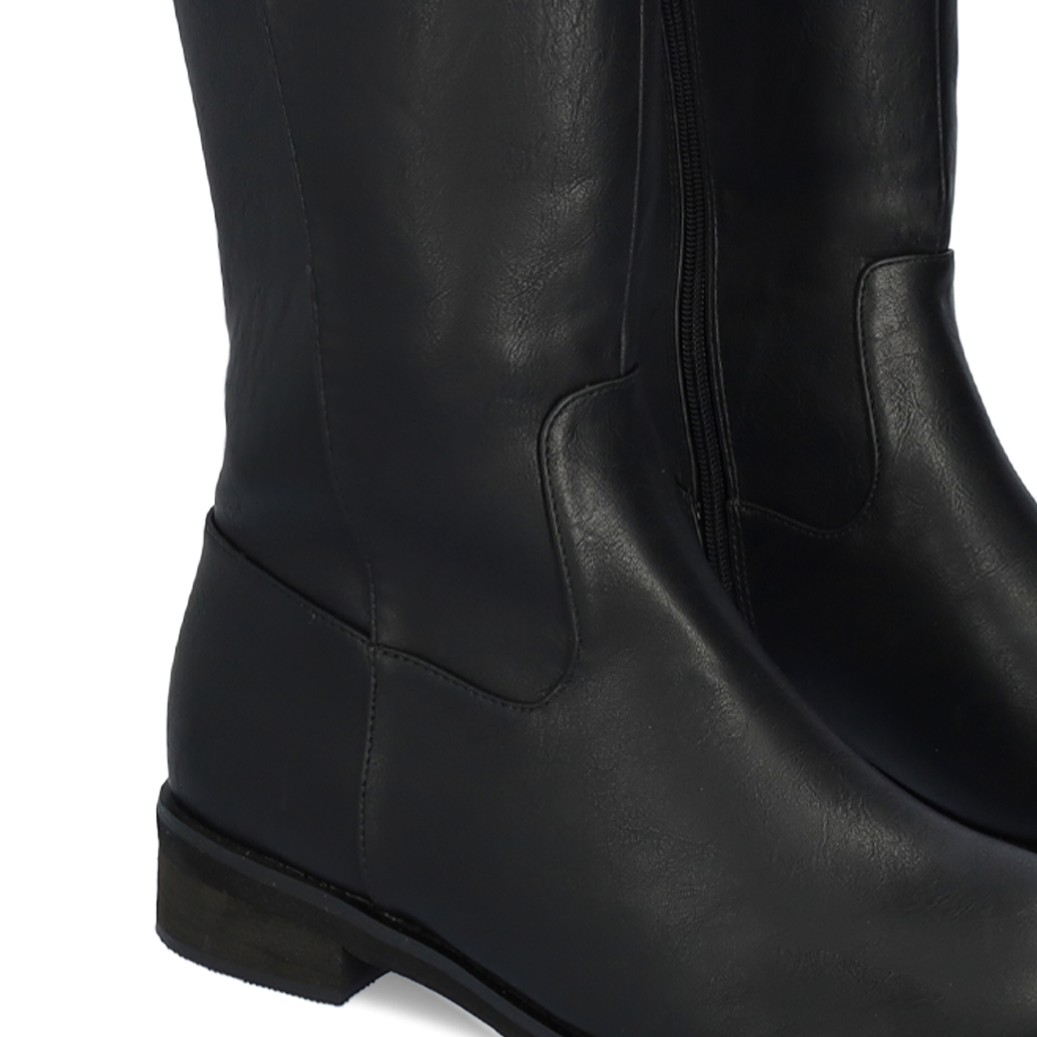 Flat boots in black faux leather 