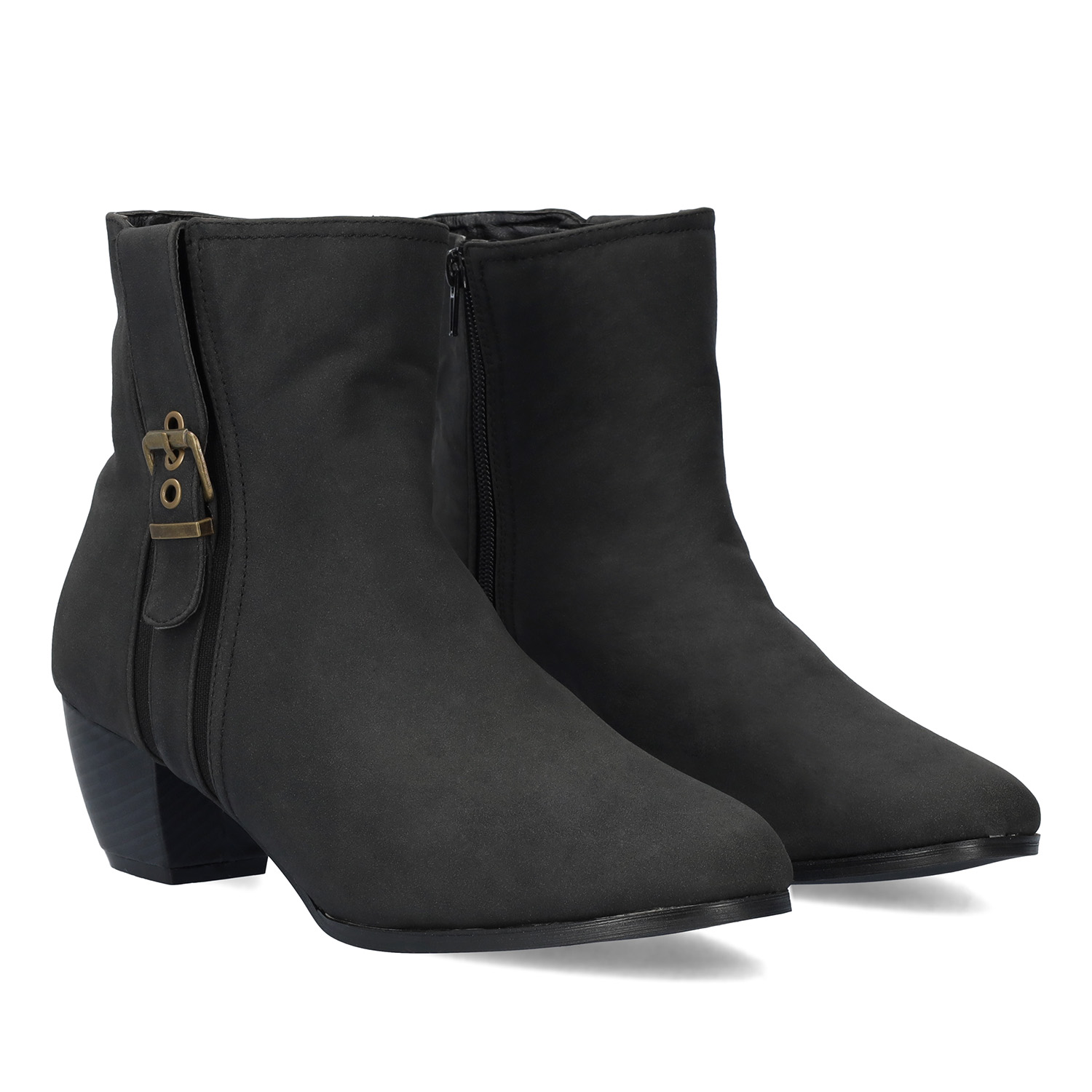 Ankle boots in faux black nubuck. 