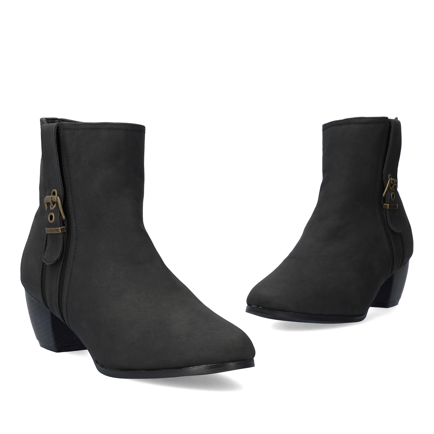 Ankle boots in faux black nubuck. 