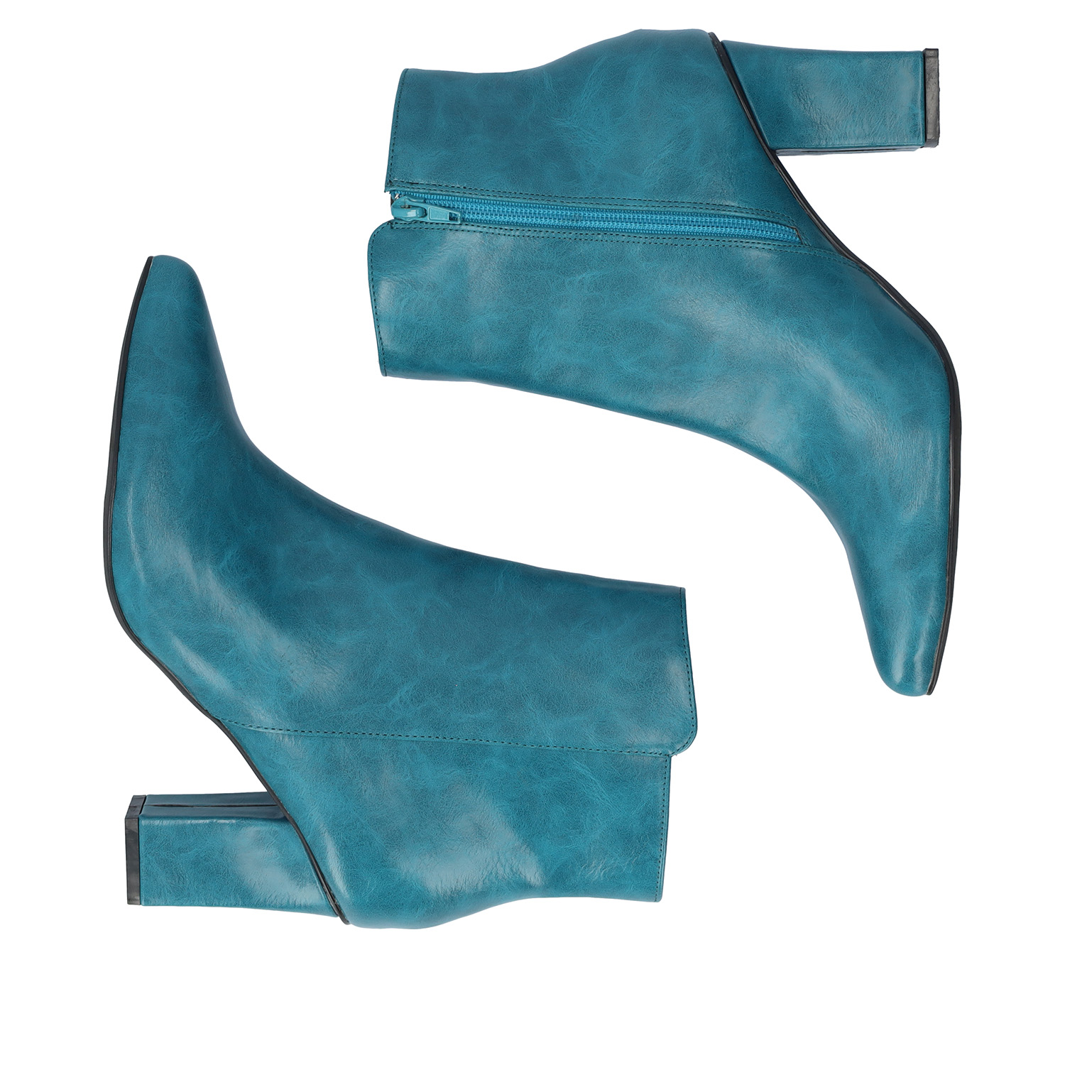 Heeled booties in blue faux leather. 