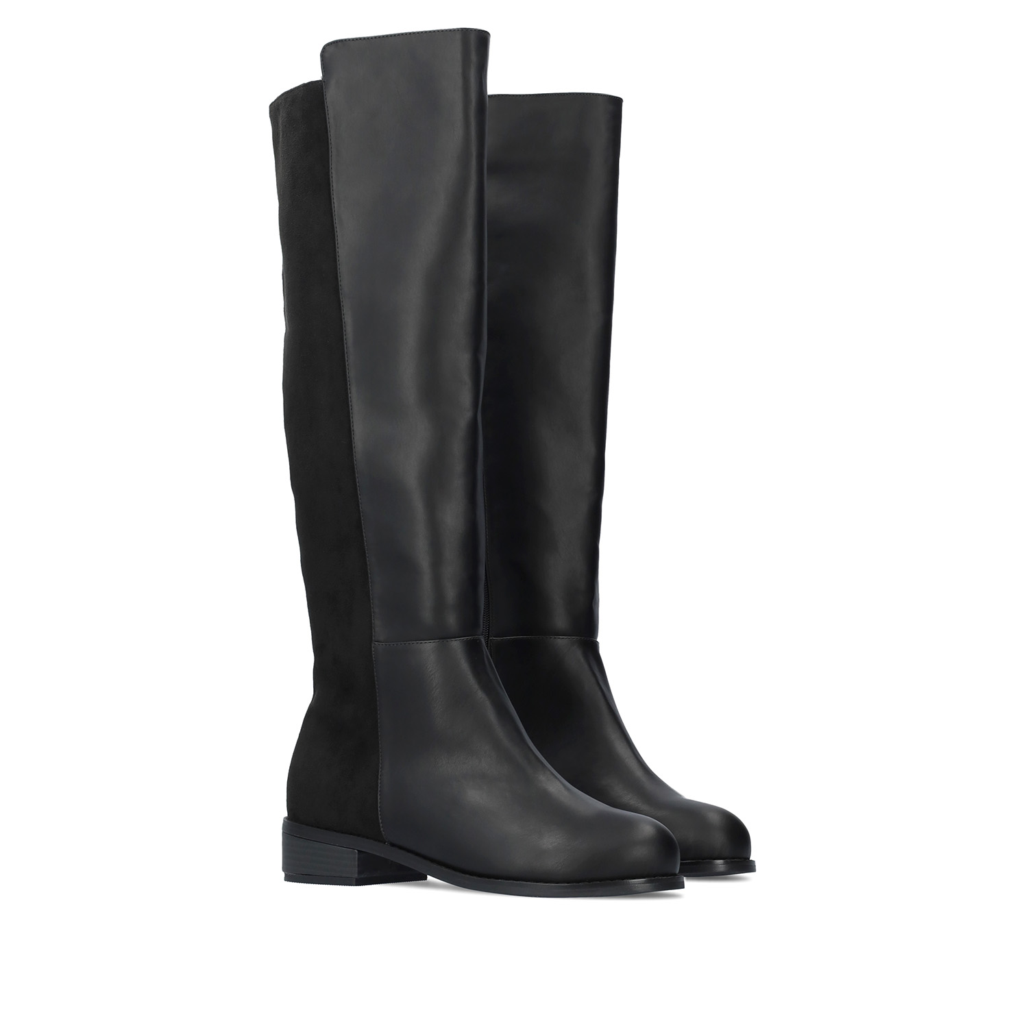 Flat knee-high boots combined in black colour. 