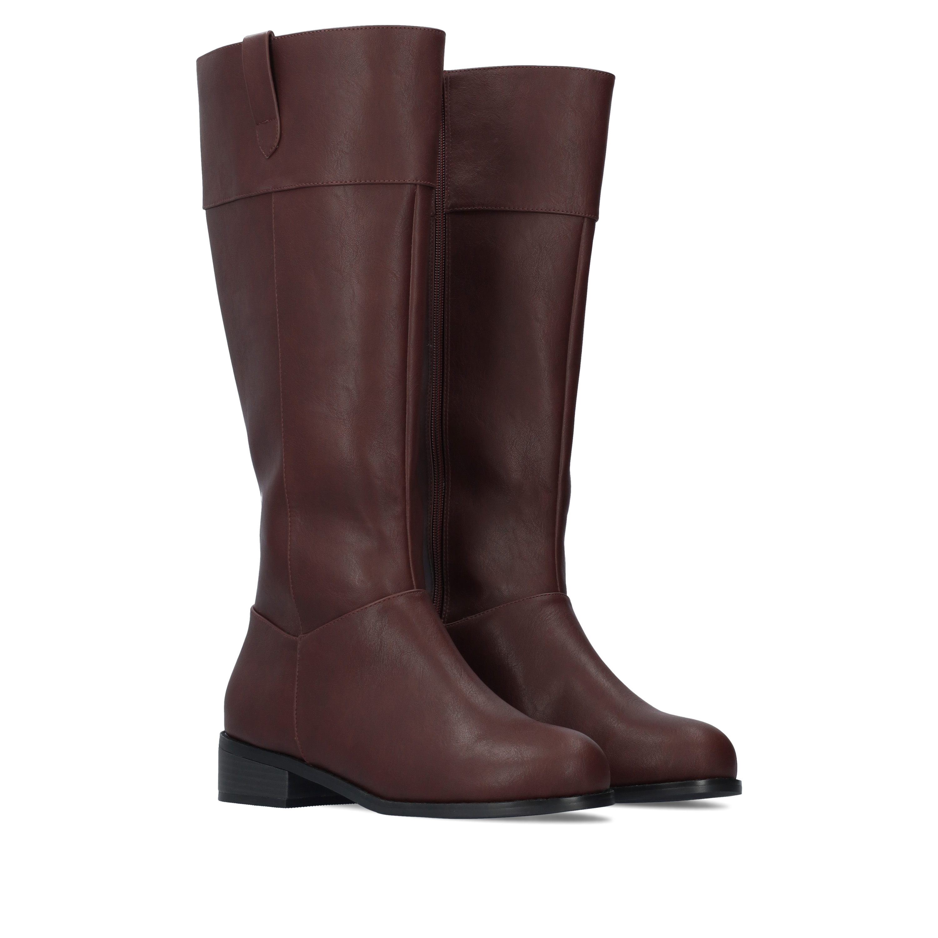 Flat high-calf boots in burgundy faux leather. 