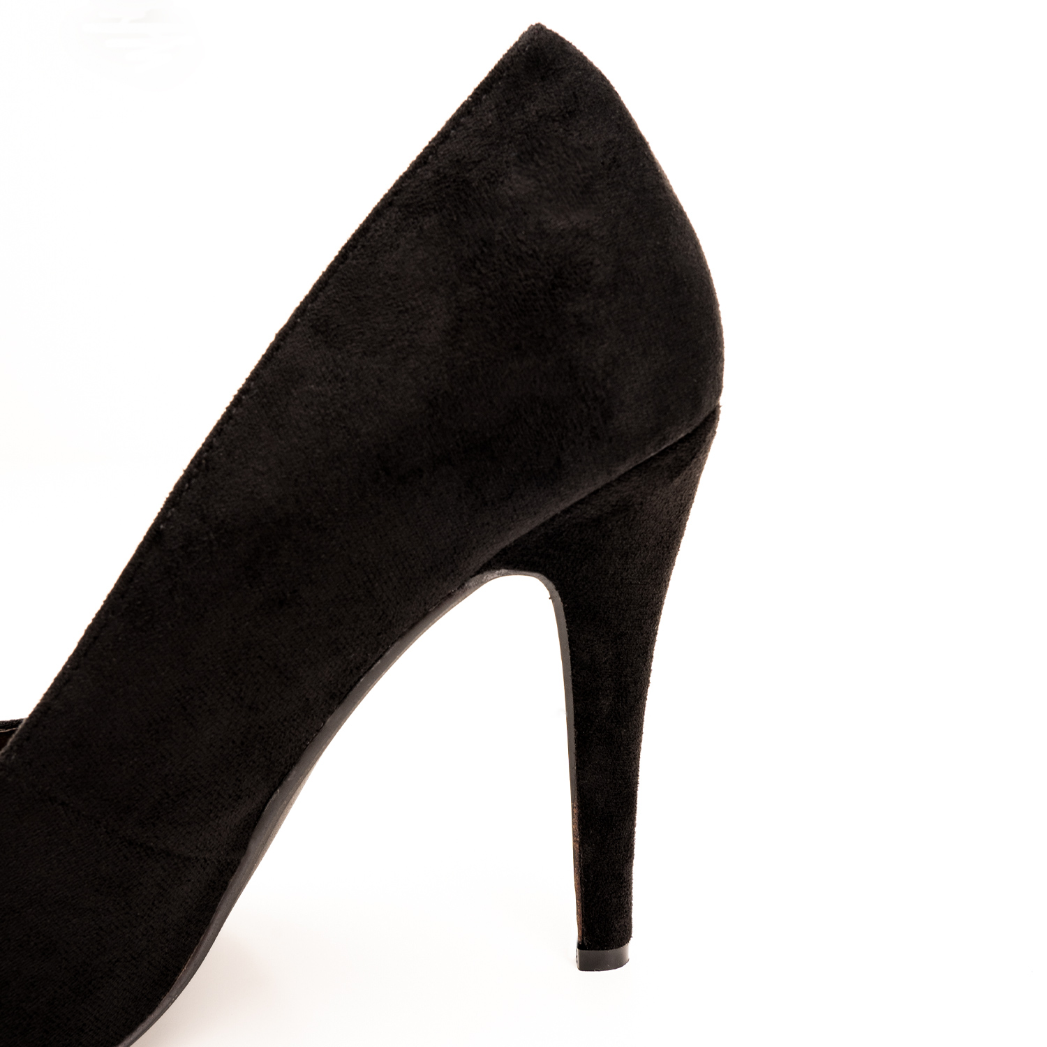 Heeled shoes in black faux suede 