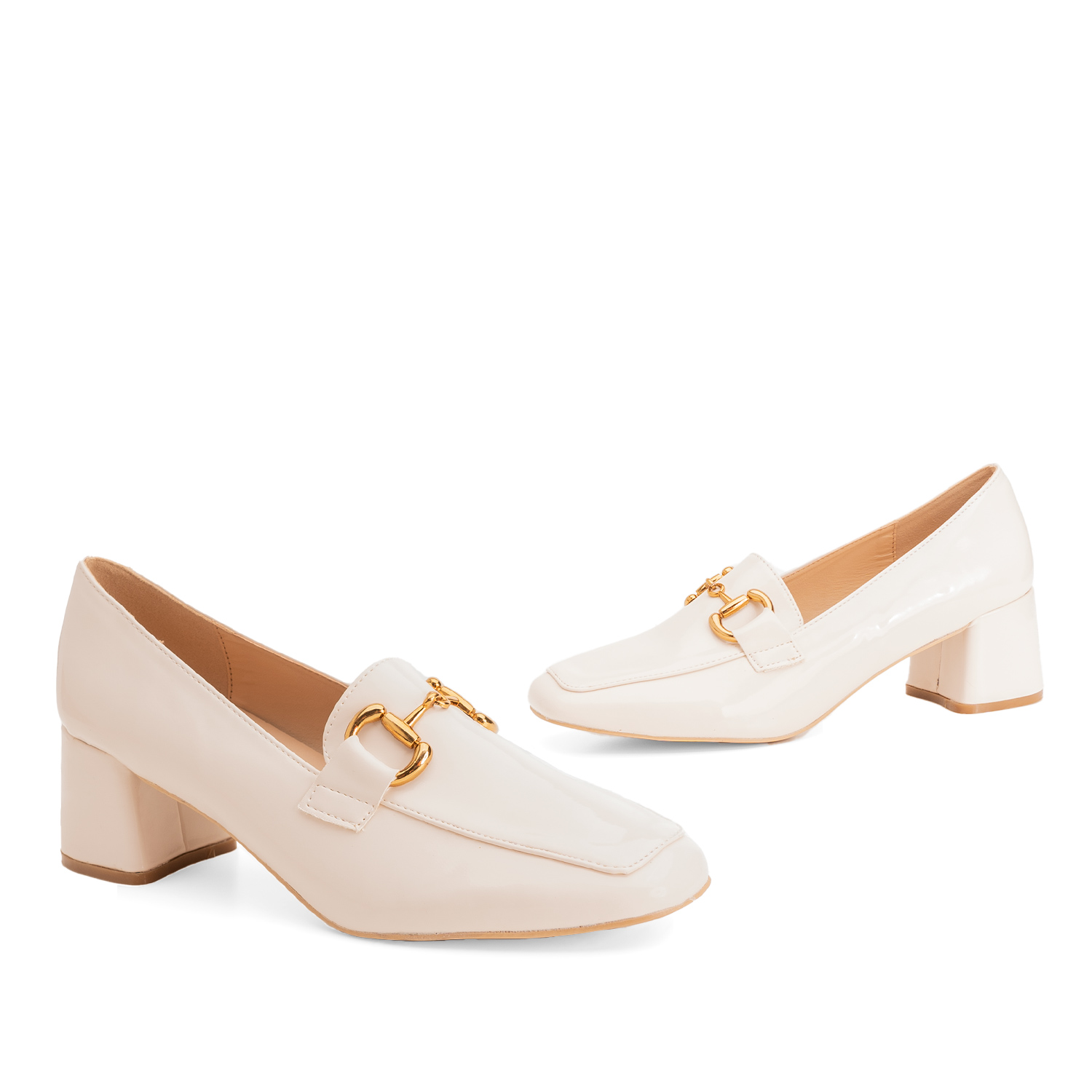 Heeled moccasins in white patent 