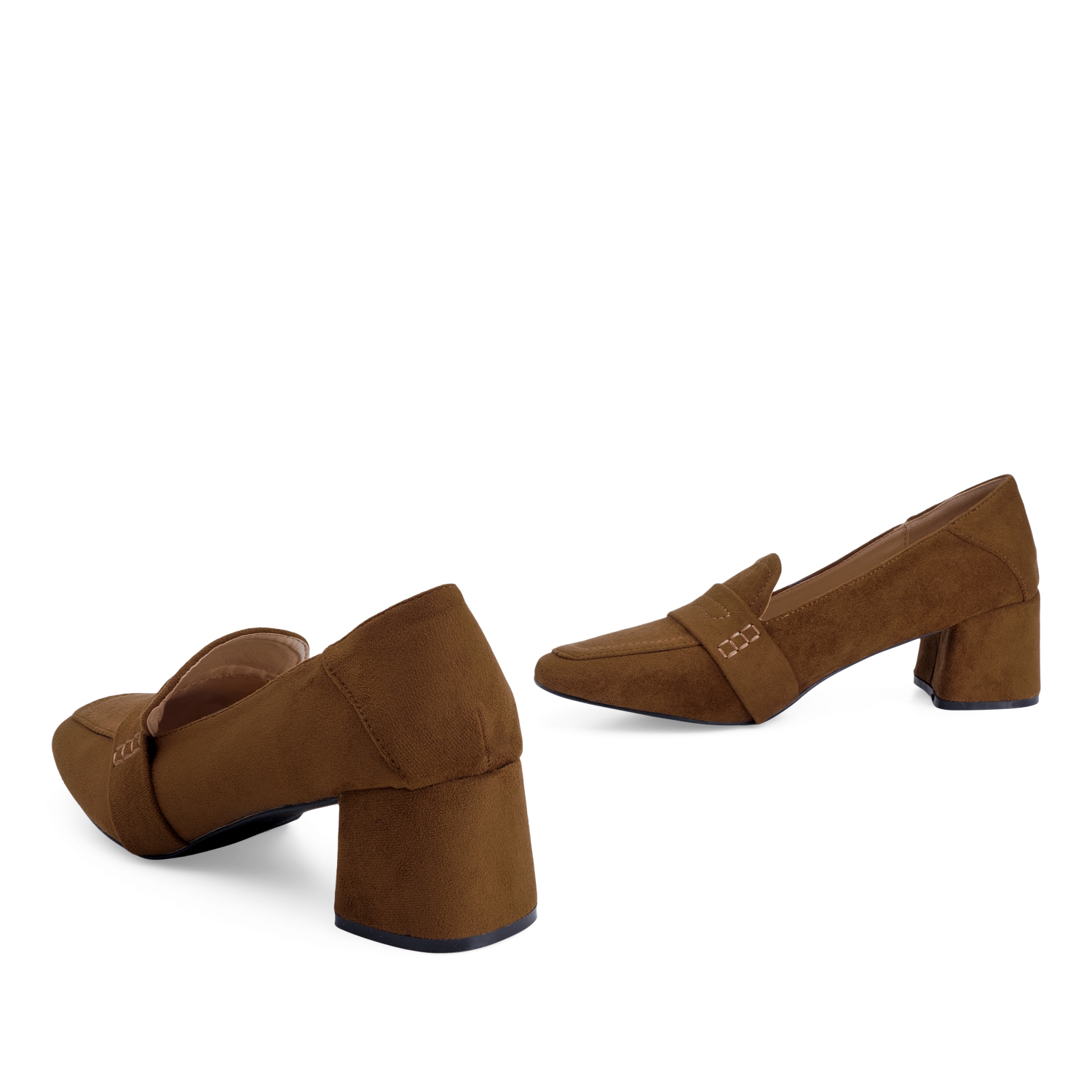 Heeled moccasin in camel colored faux suede 