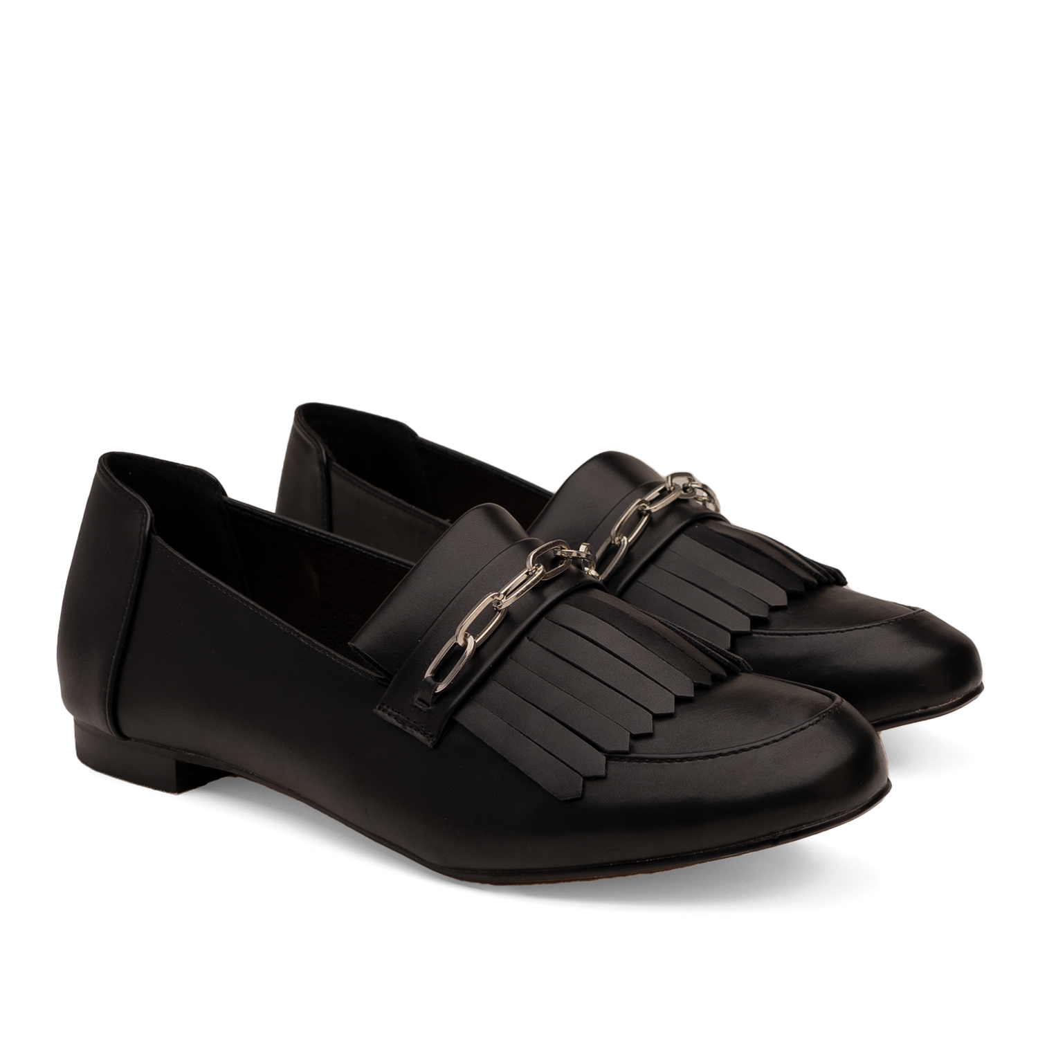 Moccasins in black faux leather and fringe 