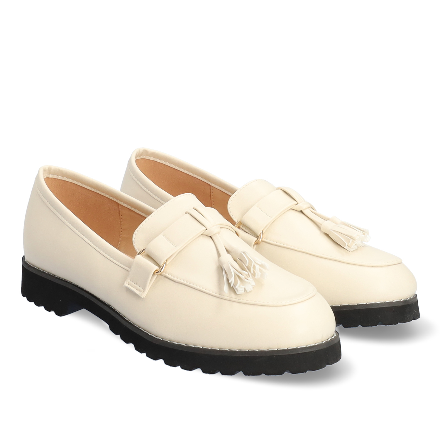 Moccasins in ivory colored faux leather and tassle 