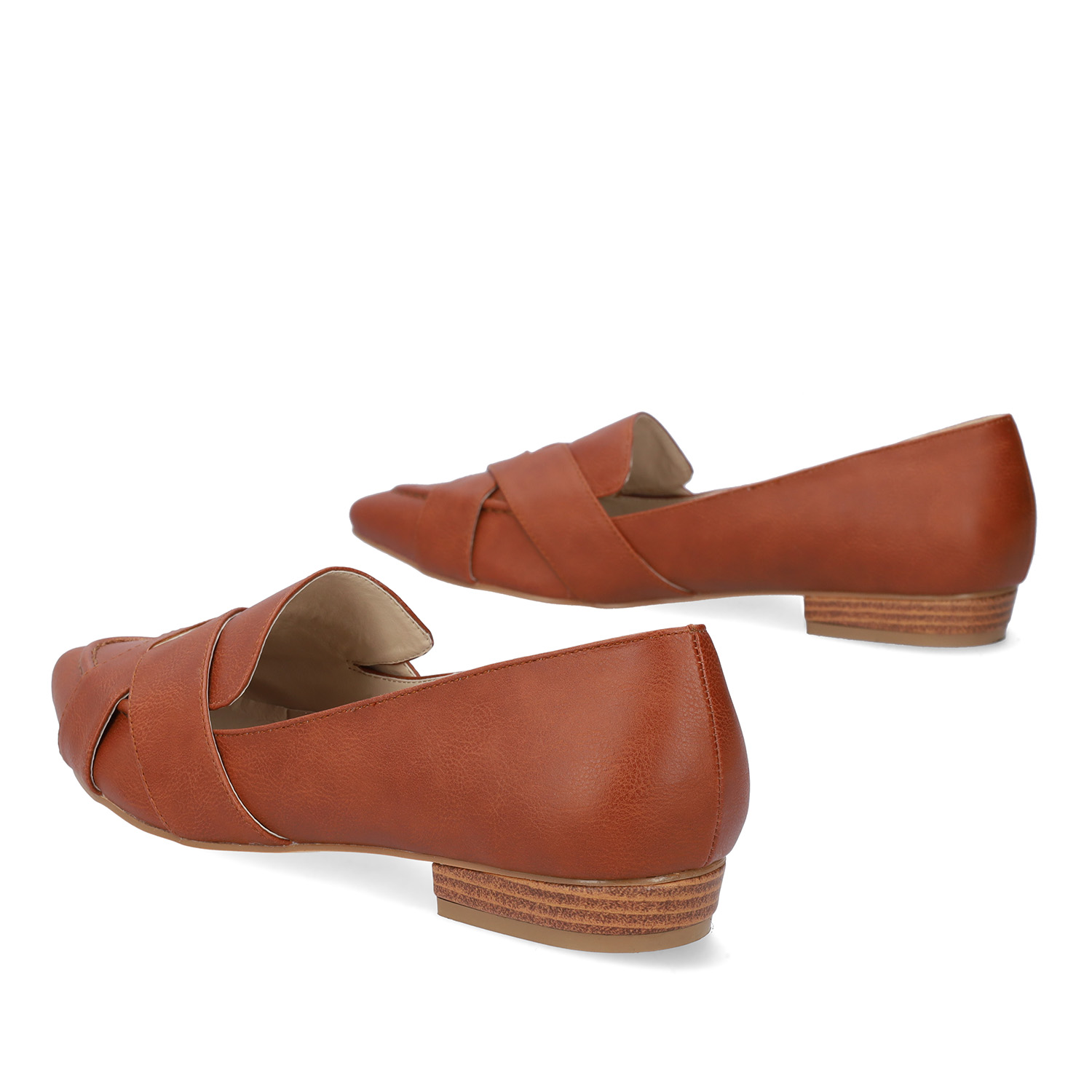 Pointed toe loafers in brown faux leather 