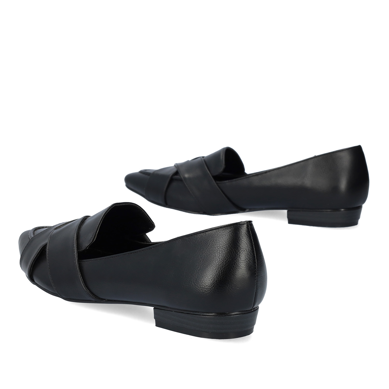 Pointed toe loafers in black faux leather 