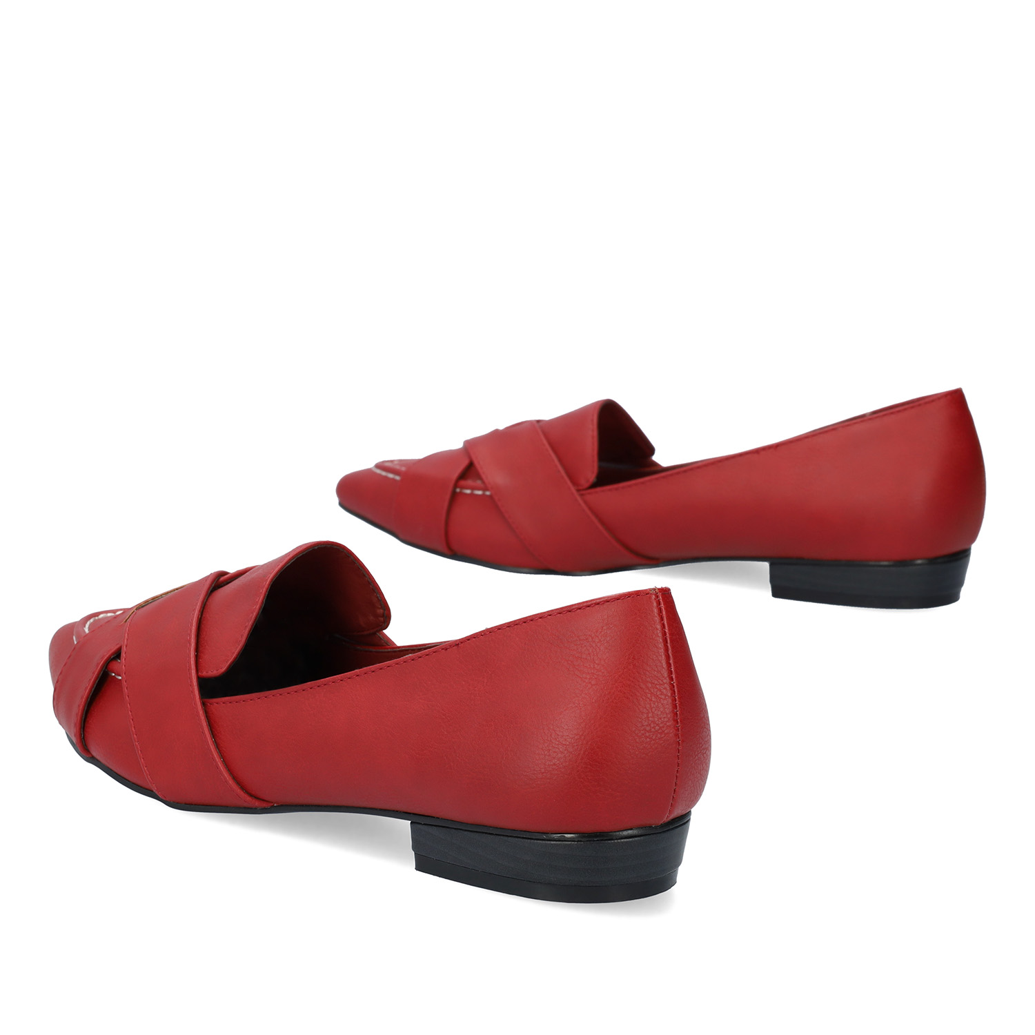 Pointed toe loafers in red faux leather 