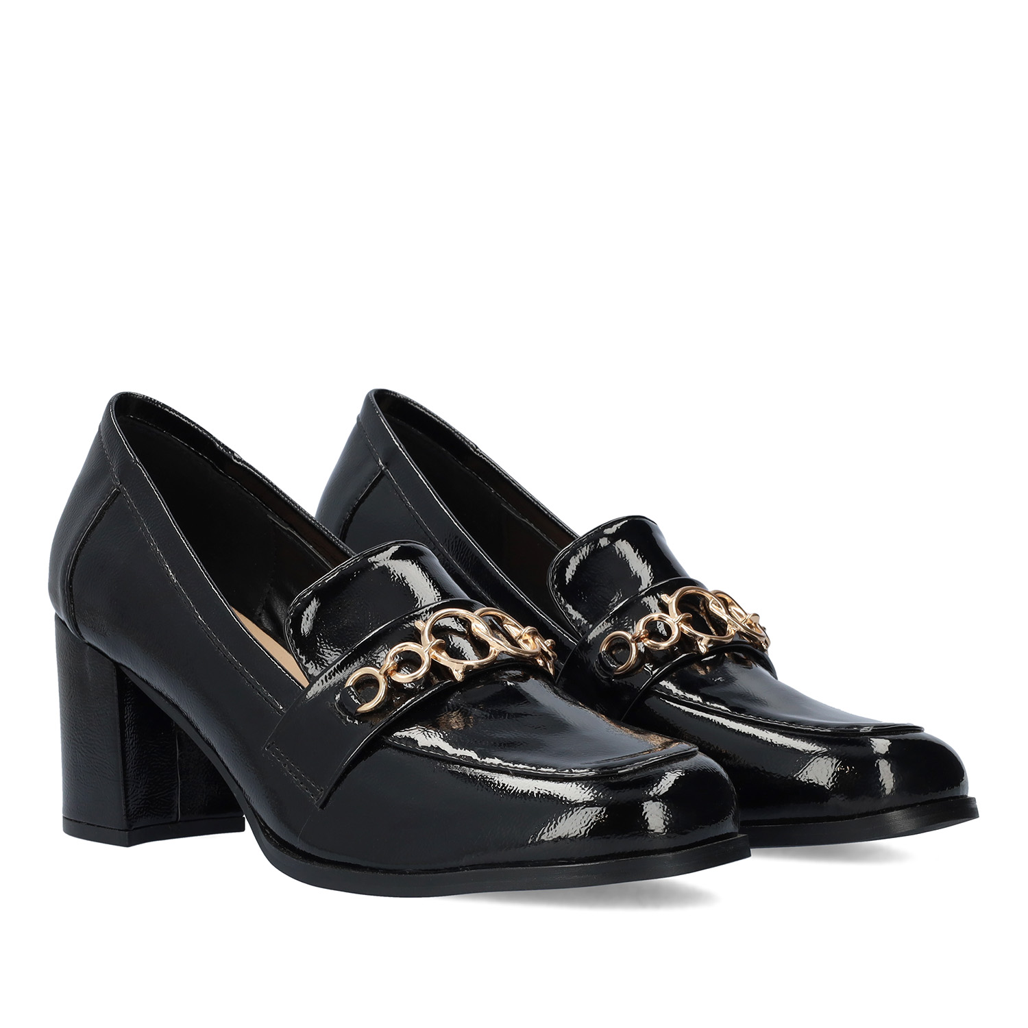 Heeled moccasins in black patent 