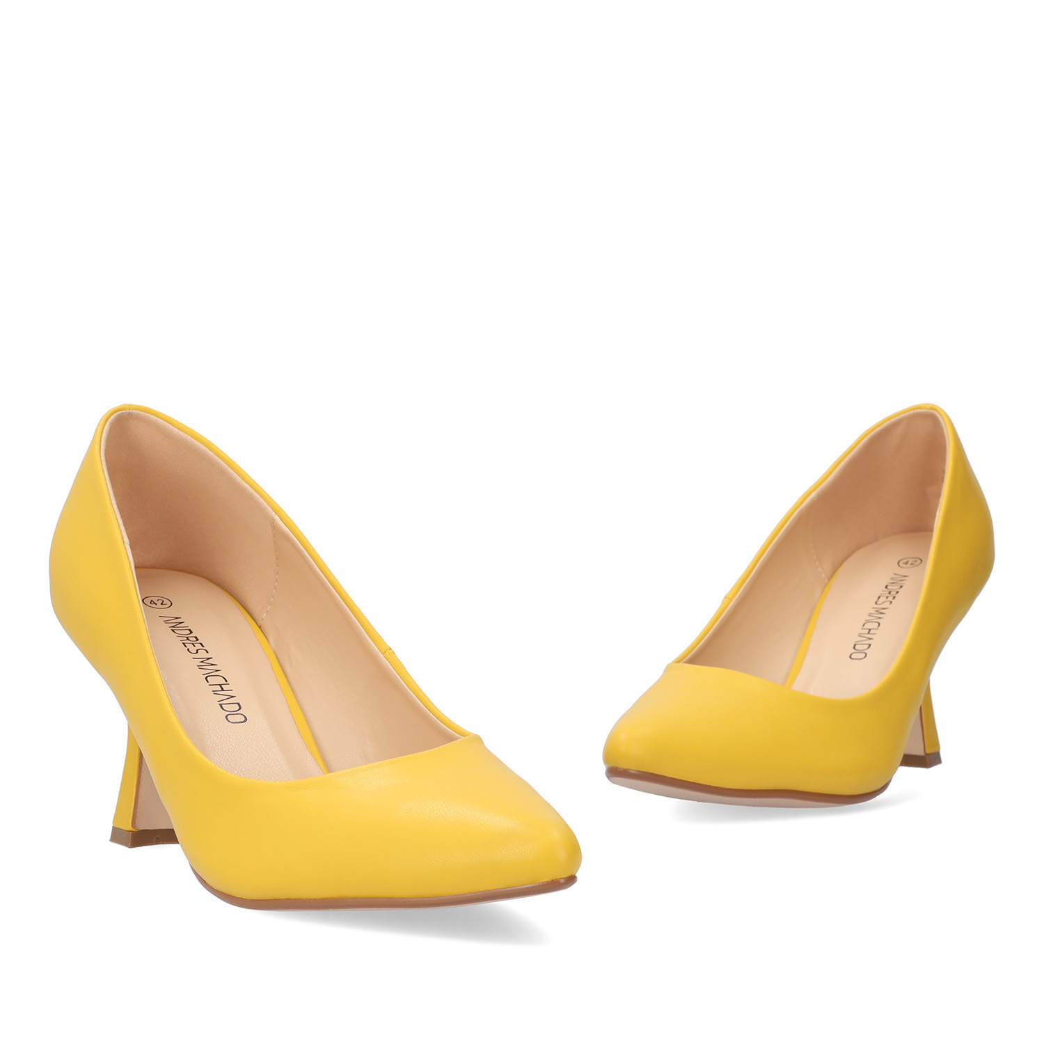 Heeled shoes in yellow faux leather 