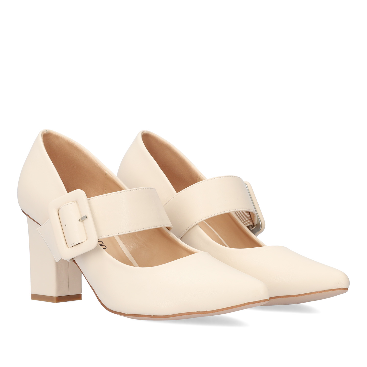 Classic pumps in off white faux leather 