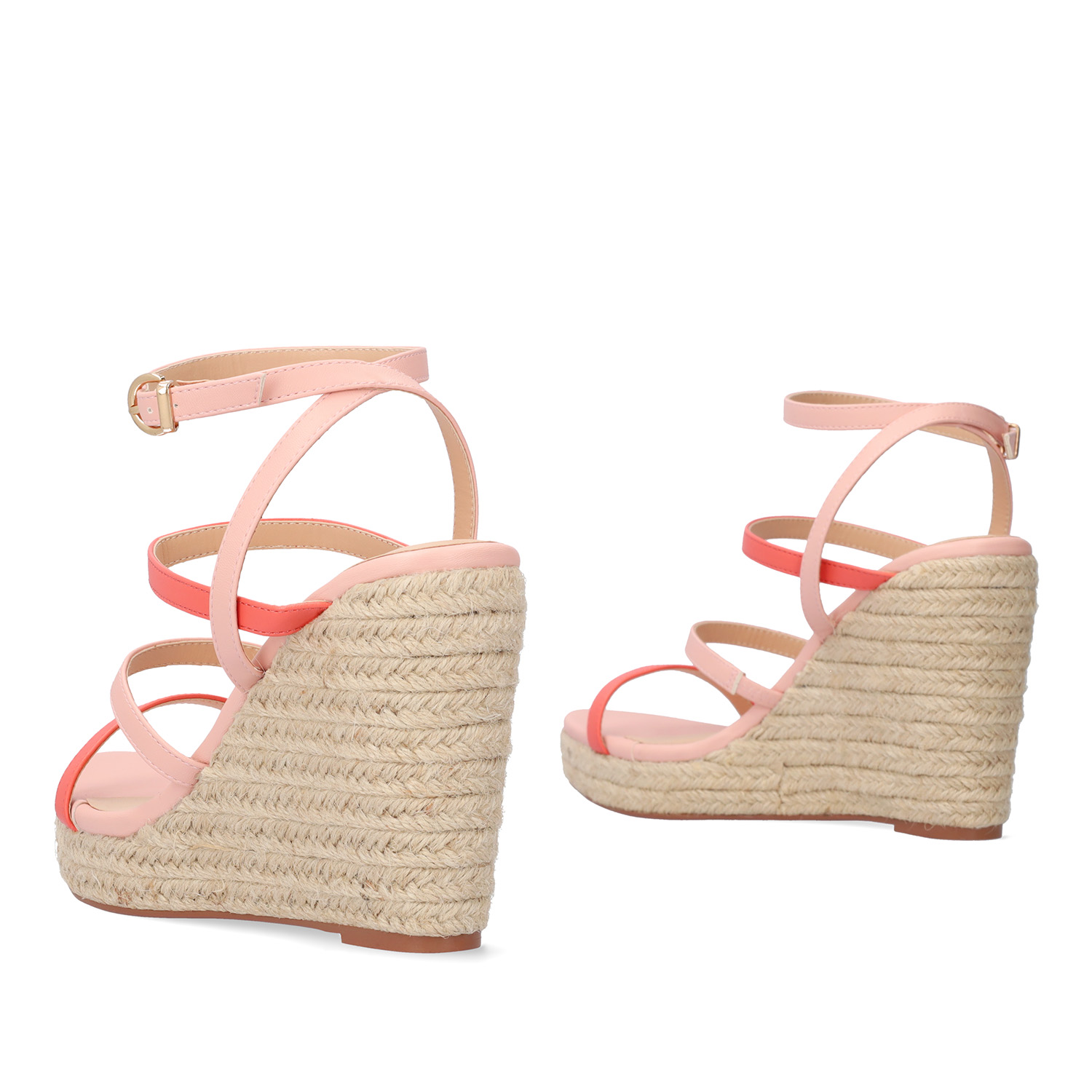 Salmon-colored soft fabric sandal with a jute wedge 