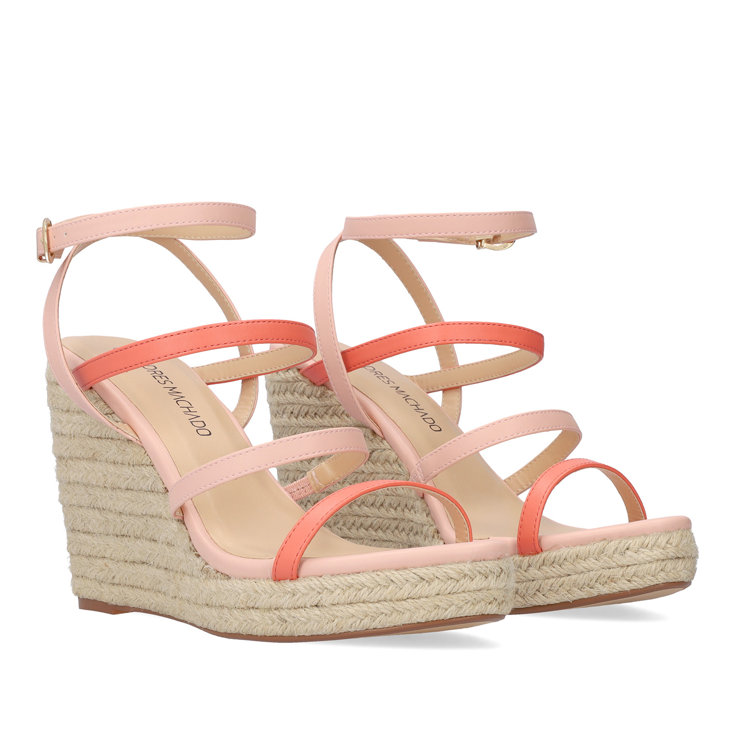 Salmon-colored soft fabric sandal with a jute wedge 