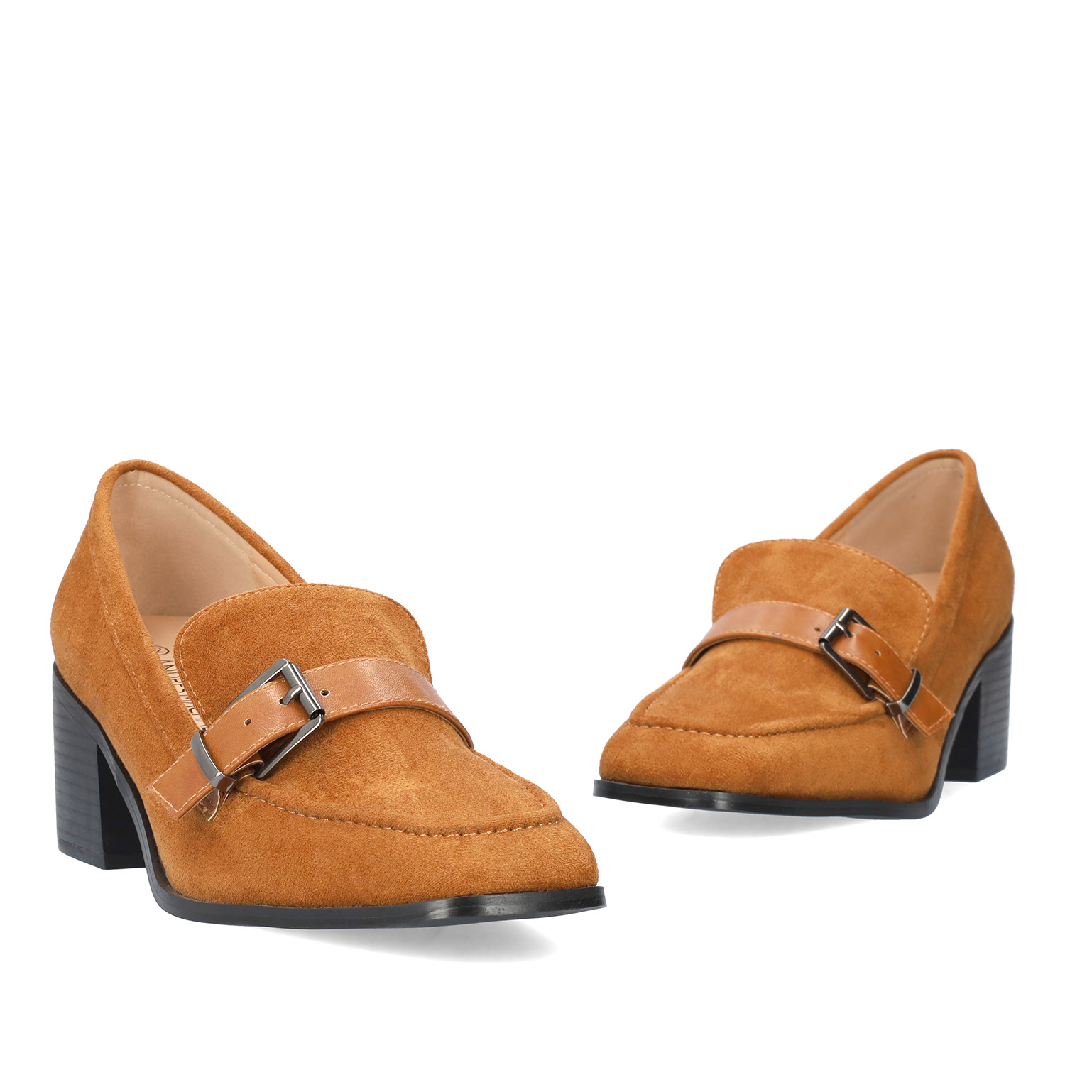 Heeled loafer in camel suede material 