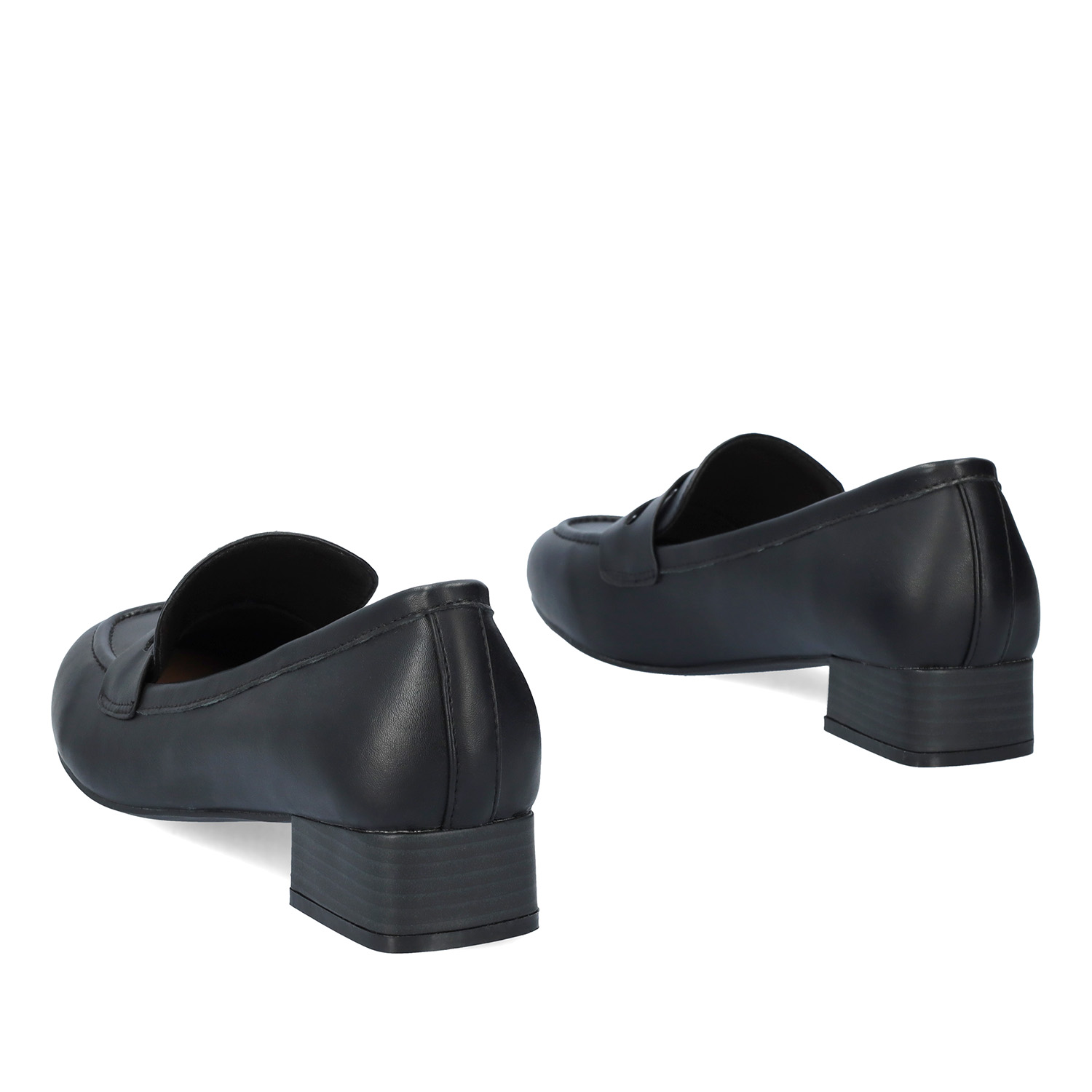 Heeled loafer in soft black faux leather 