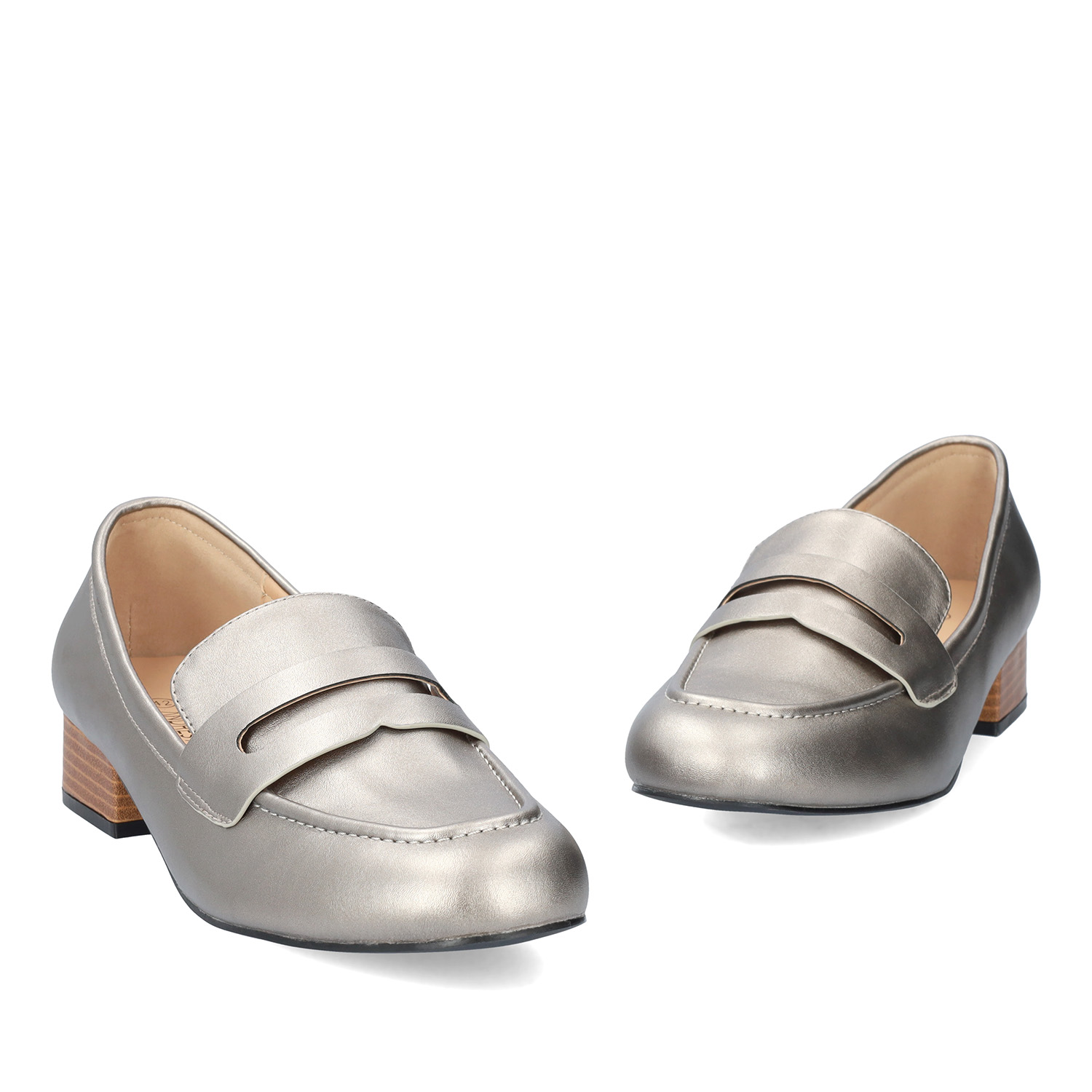 Heeled loafer in soft old silver faux leather 