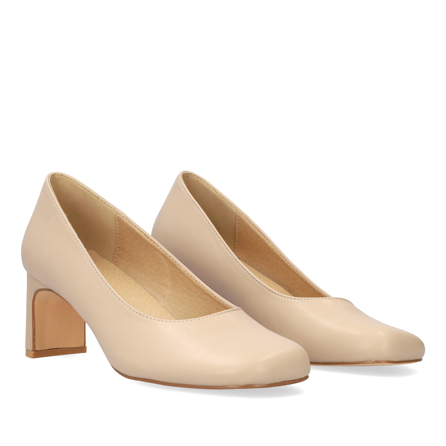 Heeled pumps in soft beige faux leather