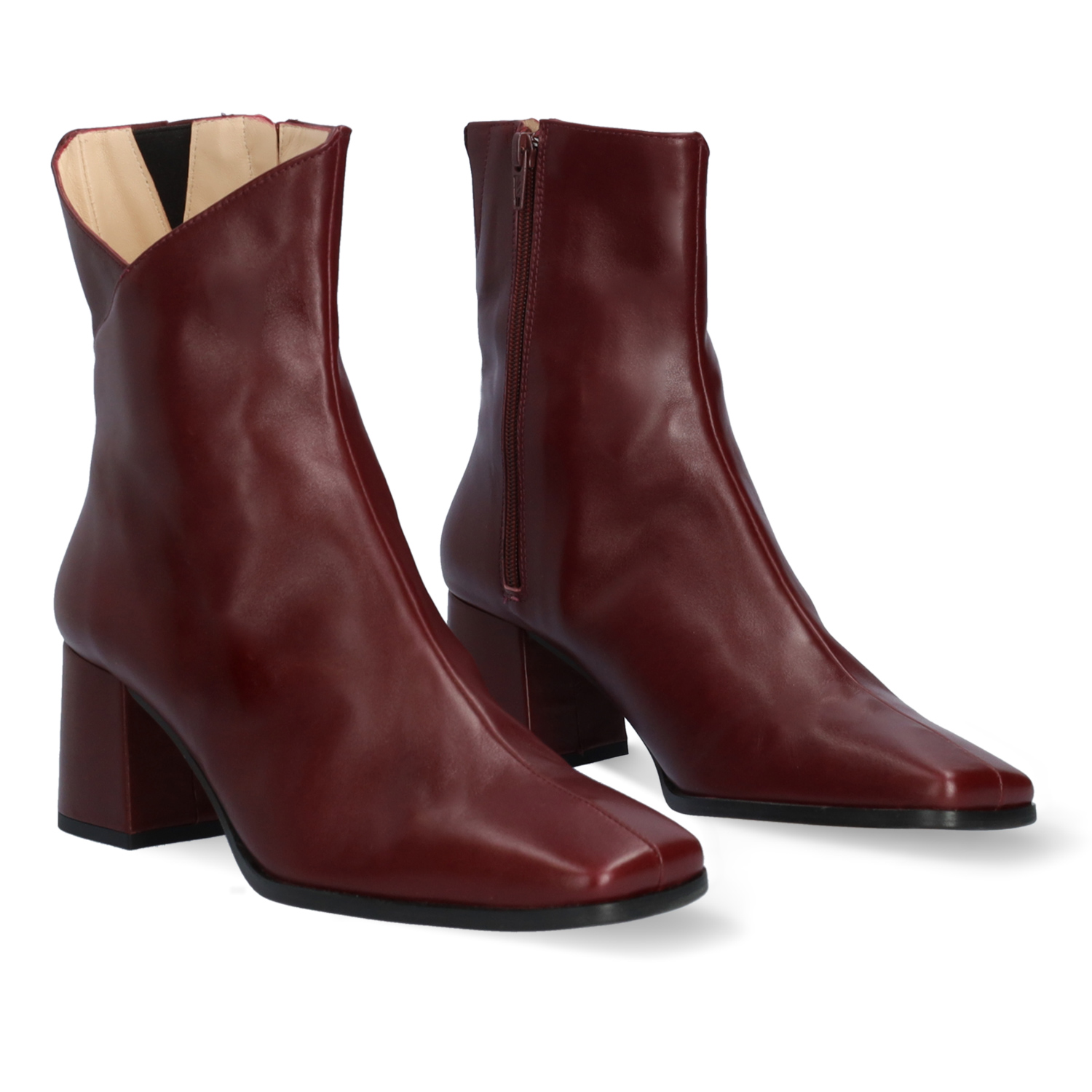 Heeled booties in burgundy leather 