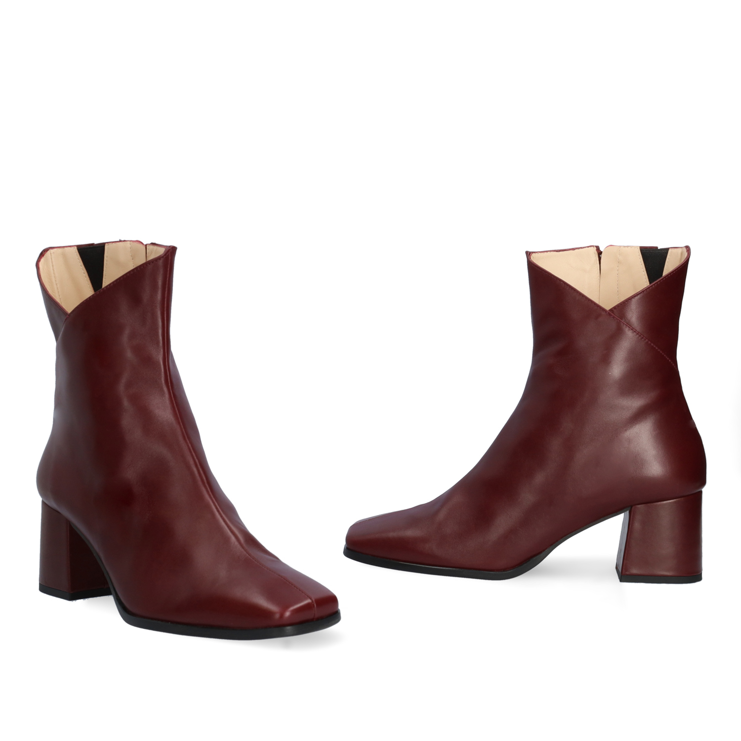 Heeled booties in burgundy leather 