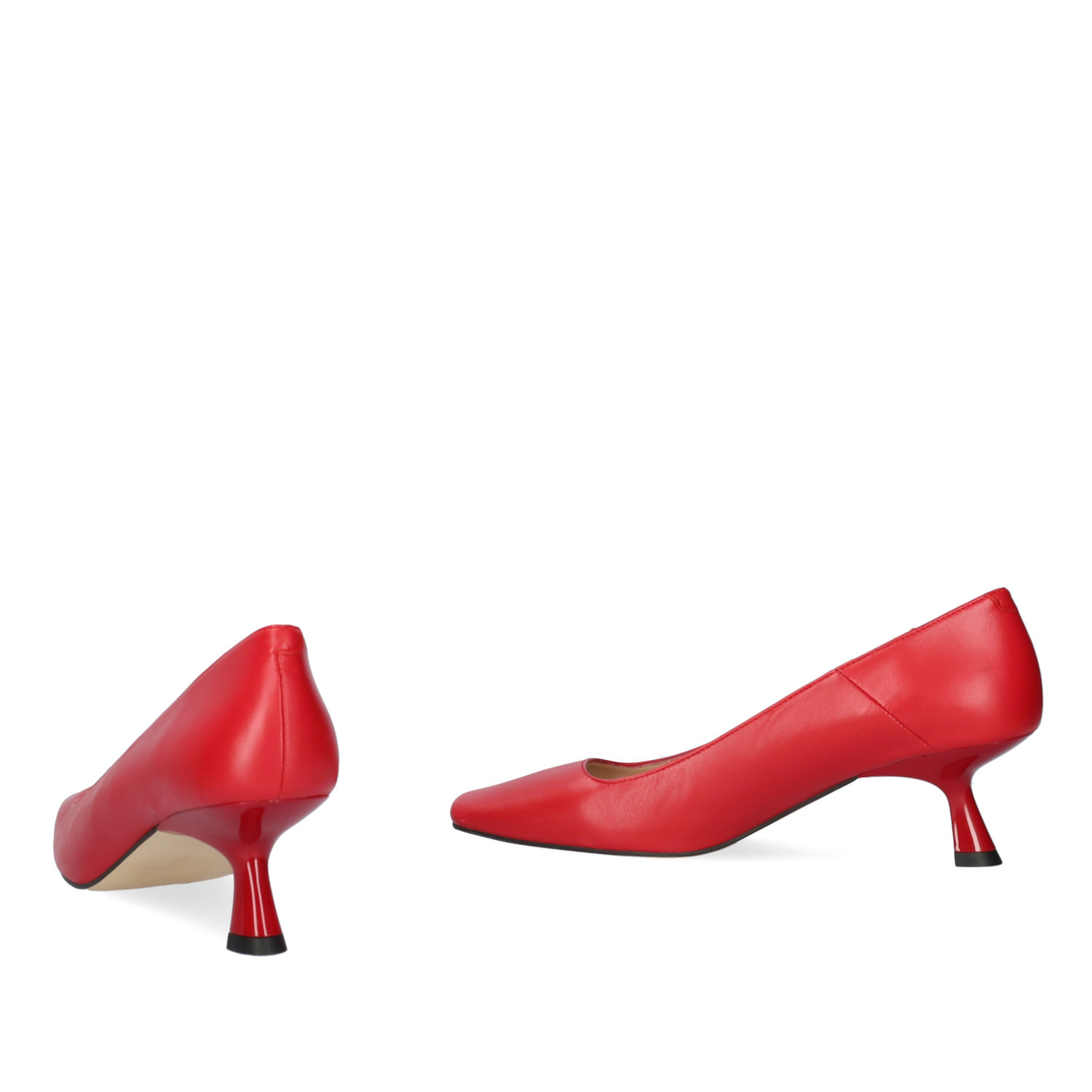 Zapato de tacón en piel de color rojo 