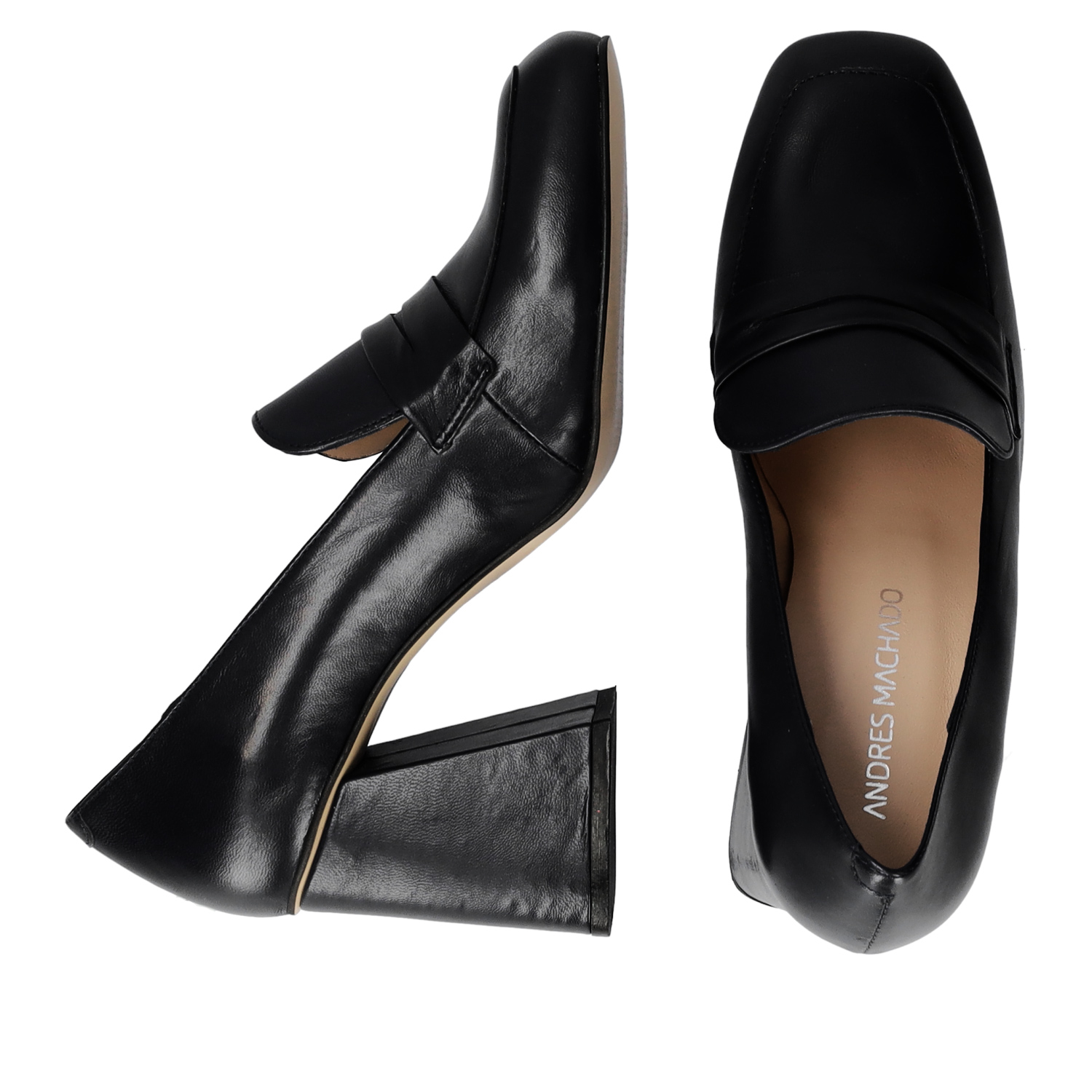 Zapato de estilo mocasín con tacón en piel de color negro 