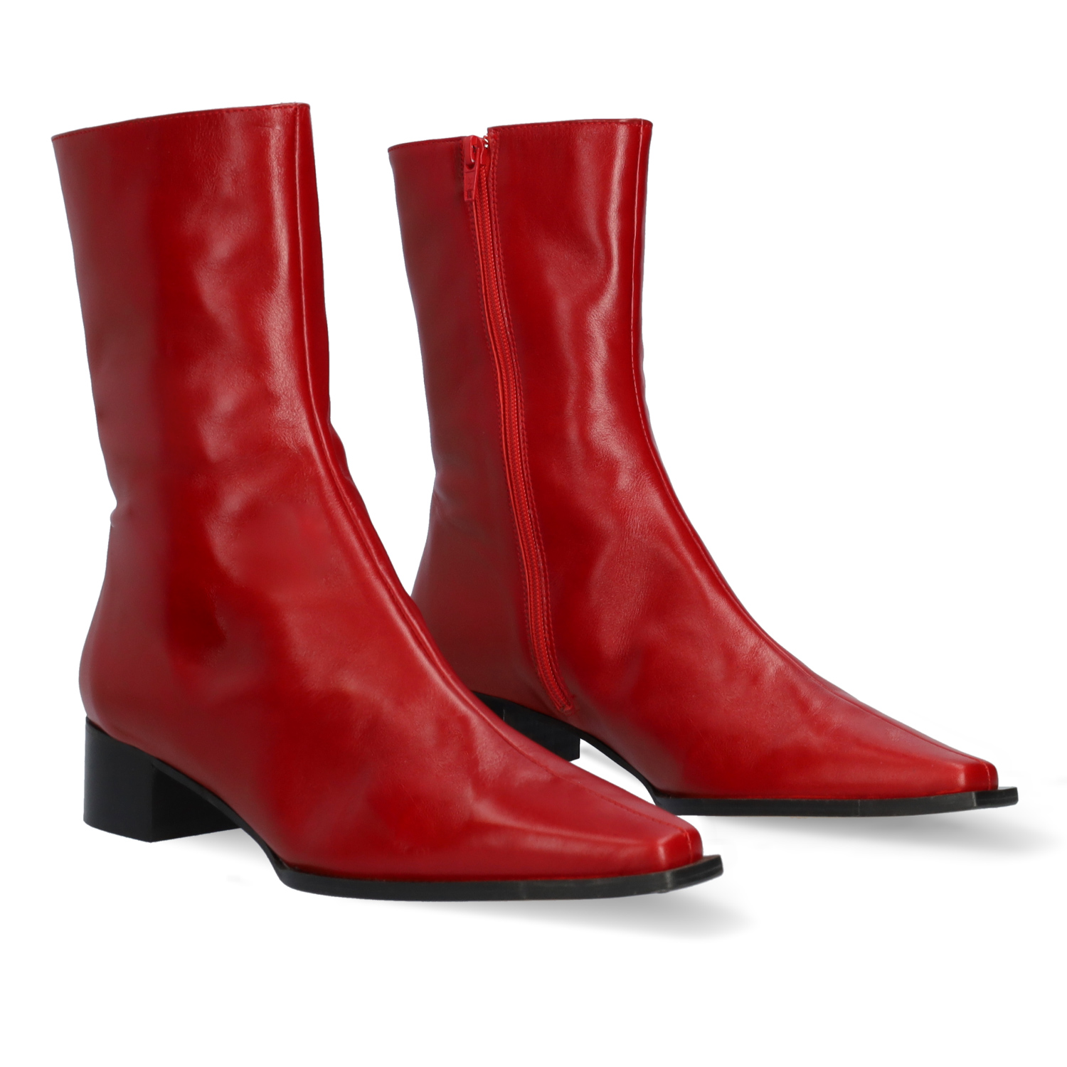 Heeled booties in red leather 